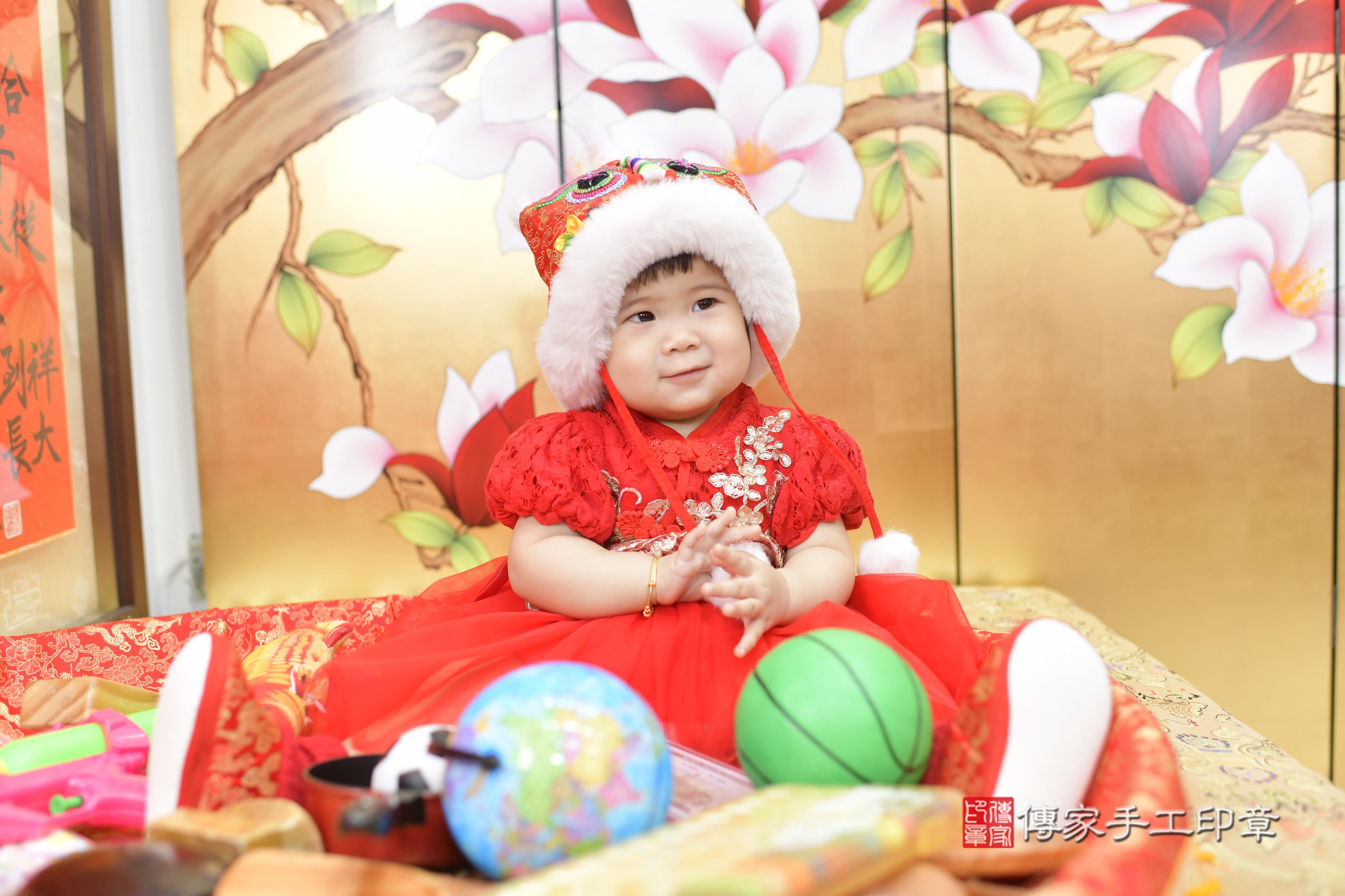 傳家手工印章新竹店、抓周、度脺、中國風會場、傳家嬰兒古禮、吉祥話、抓周道具物品24種、拍照。抓周證書。寶寶抓周、滿周歲、生日快樂、祝福 傳家手工印章新竹店、抓周、度脺、中國風會場、傳家嬰兒古禮、吉祥話、抓周道具物品24種、拍照。抓周證書。寶寶抓周、滿周歲、生日快樂、祝福