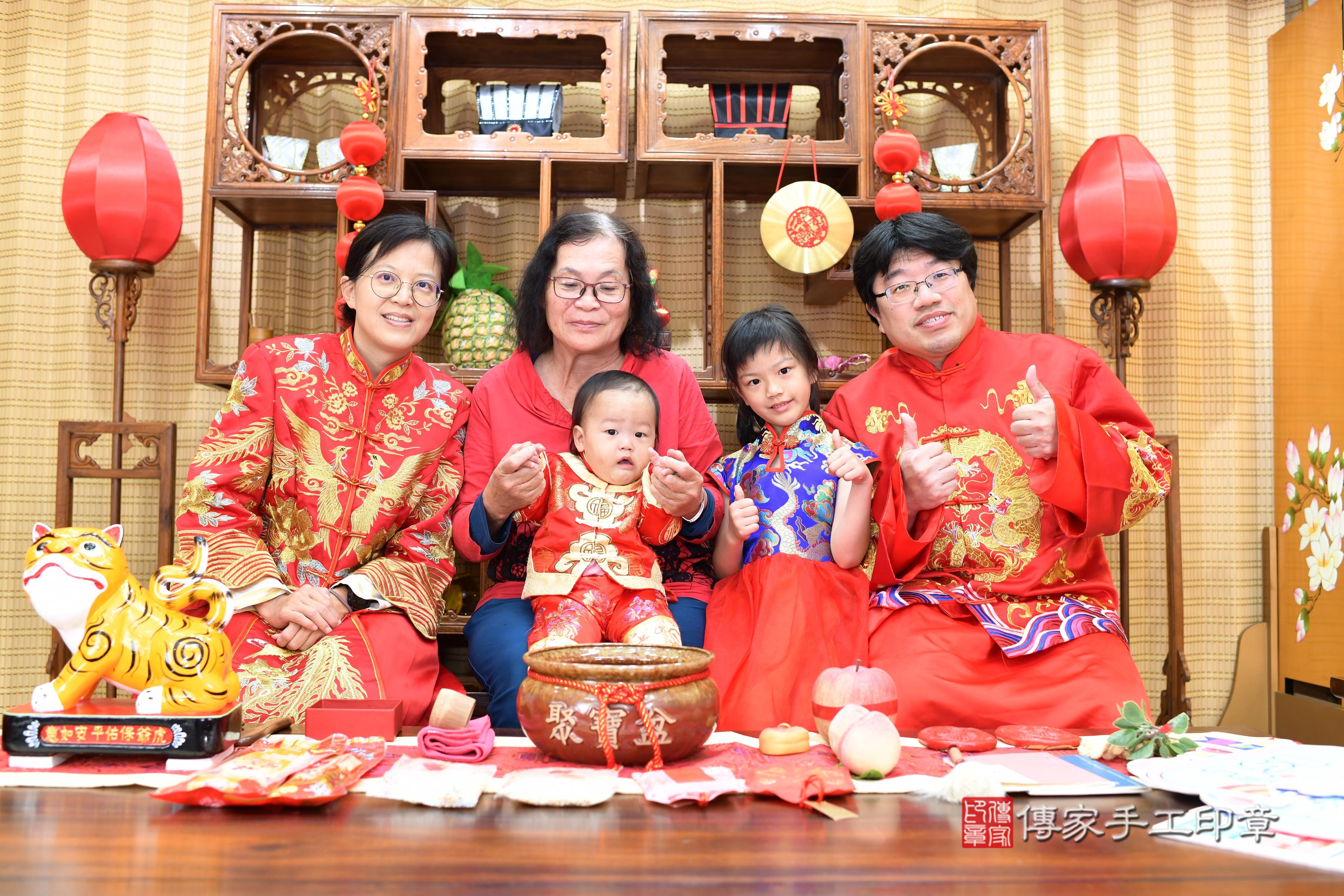 傳家手工印章台南店、抓周、度脺、中國風會場、傳家嬰兒古禮、吉祥話、抓周道具物品24種、拍照。抓周證書。寶寶抓周、滿周歲、生日快樂、祝福 傳家手工印章台南店、抓周、度脺、中國風會場、傳家嬰兒古禮、吉祥話、抓周道具物品24種、拍照。抓周證書。寶寶抓周、滿周歲、生日快樂、祝福