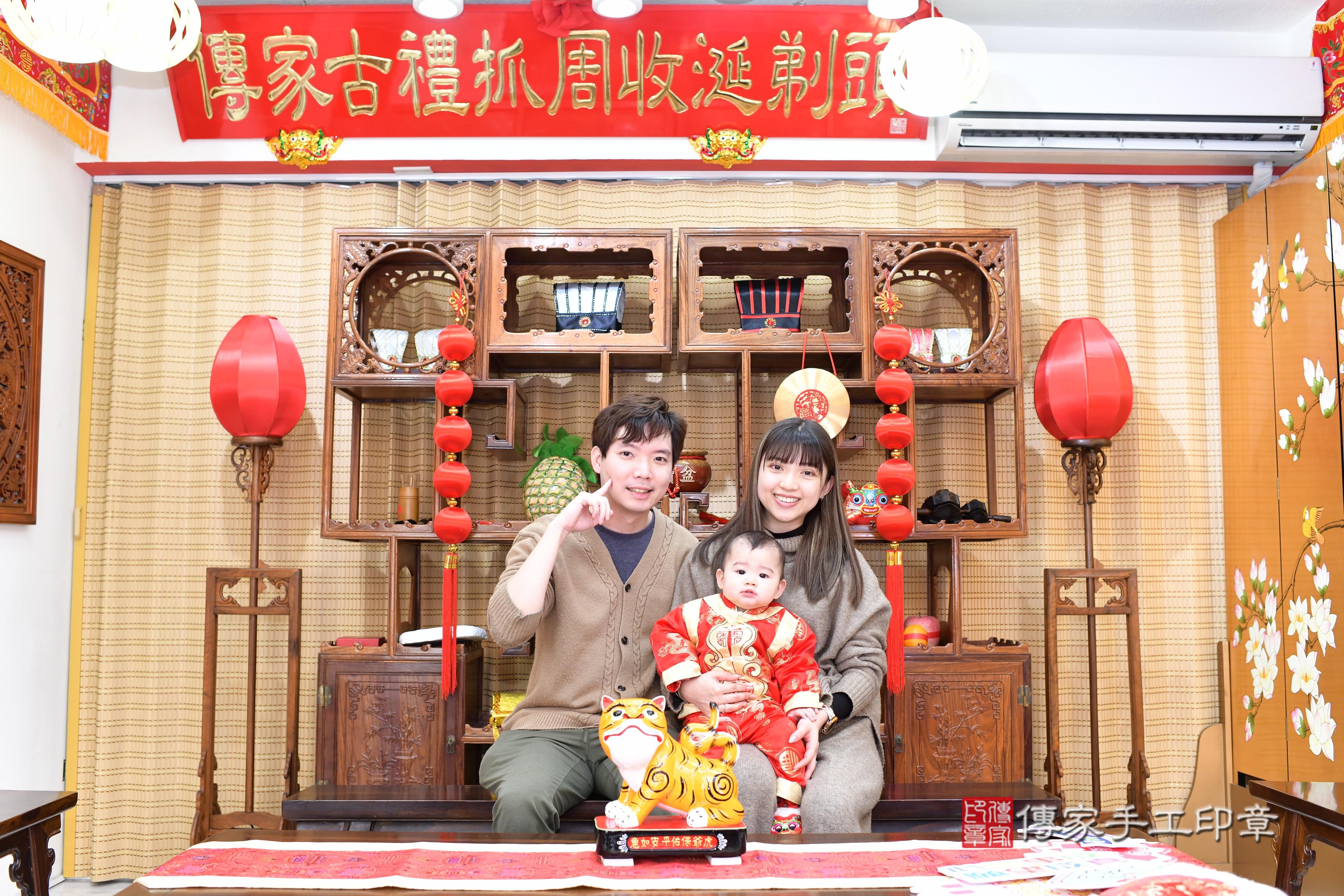 傳家手工印章台南店、抓周、度脺、中國風會場、傳家嬰兒古禮、吉祥話、抓周道具物品24種、拍照。抓周證書。寶寶抓周、滿周歲、生日快樂、祝福 傳家手工印章台南店、抓周、度脺、中國風會場、傳家嬰兒古禮、吉祥話、抓周道具物品24種、拍照。抓周證書。寶寶抓周、滿周歲、生日快樂、祝福