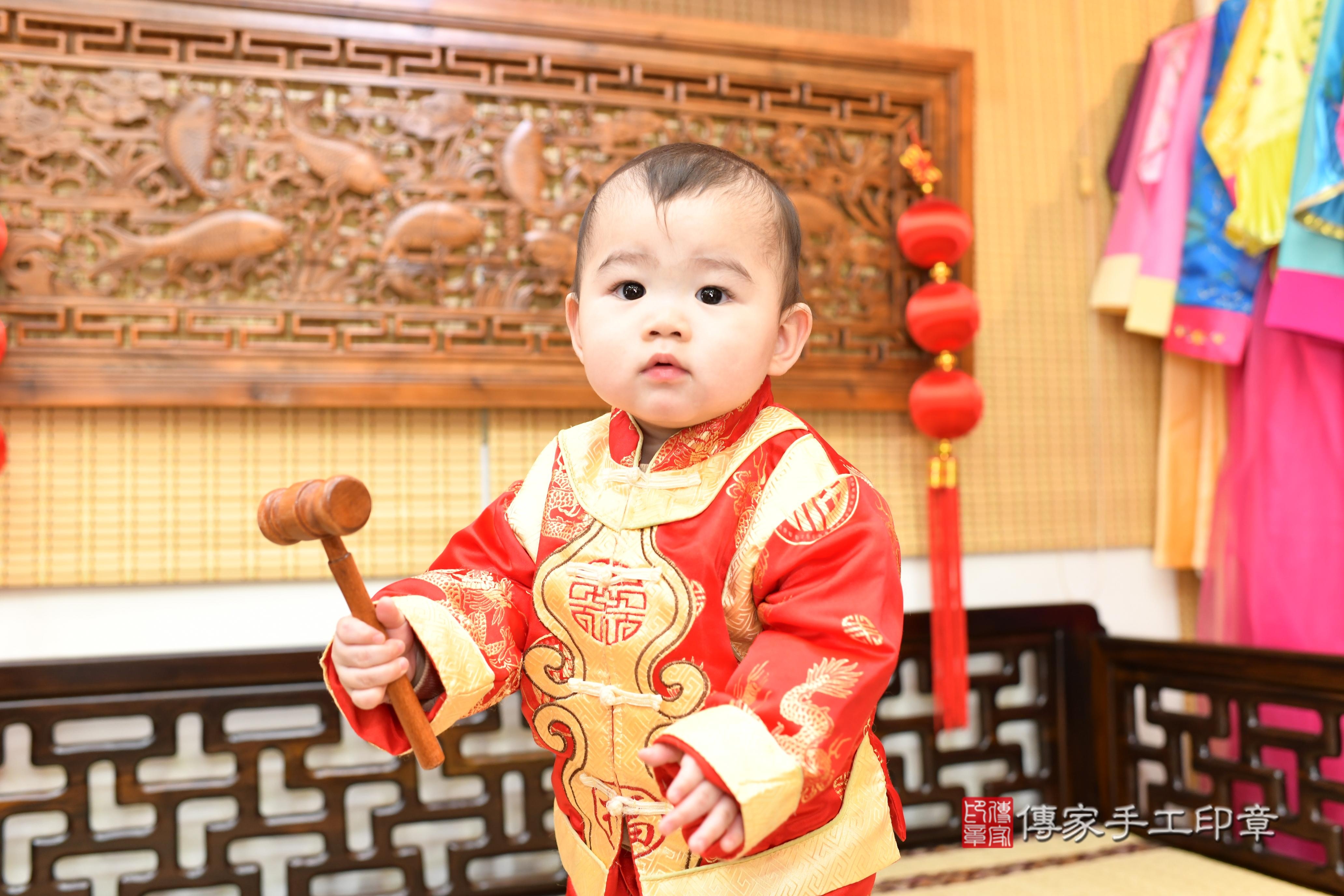 傳家手工印章台南店、抓周、度脺、中國風會場、傳家嬰兒古禮、吉祥話、抓周道具物品24種、拍照。抓周證書。寶寶抓周、滿周歲、生日快樂、祝福 傳家手工印章台南店、抓周、度脺、中國風會場、傳家嬰兒古禮、吉祥話、抓周道具物品24種、拍照。抓周證書。寶寶抓周、滿周歲、生日快樂、祝福