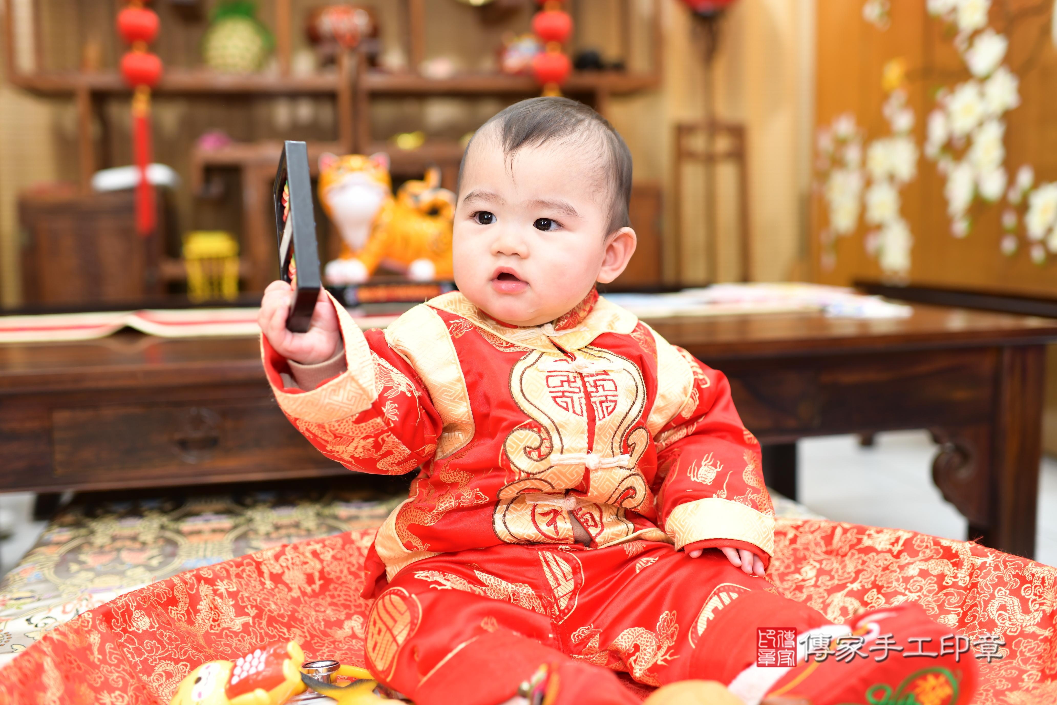 傳家手工印章台南店、抓周、度脺、中國風會場、傳家嬰兒古禮、吉祥話、抓周道具物品24種、拍照。抓周證書。寶寶抓周、滿周歲、生日快樂、祝福 傳家手工印章台南店、抓周、度脺、中國風會場、傳家嬰兒古禮、吉祥話、抓周道具物品24種、拍照。抓周證書。寶寶抓周、滿周歲、生日快樂、祝福