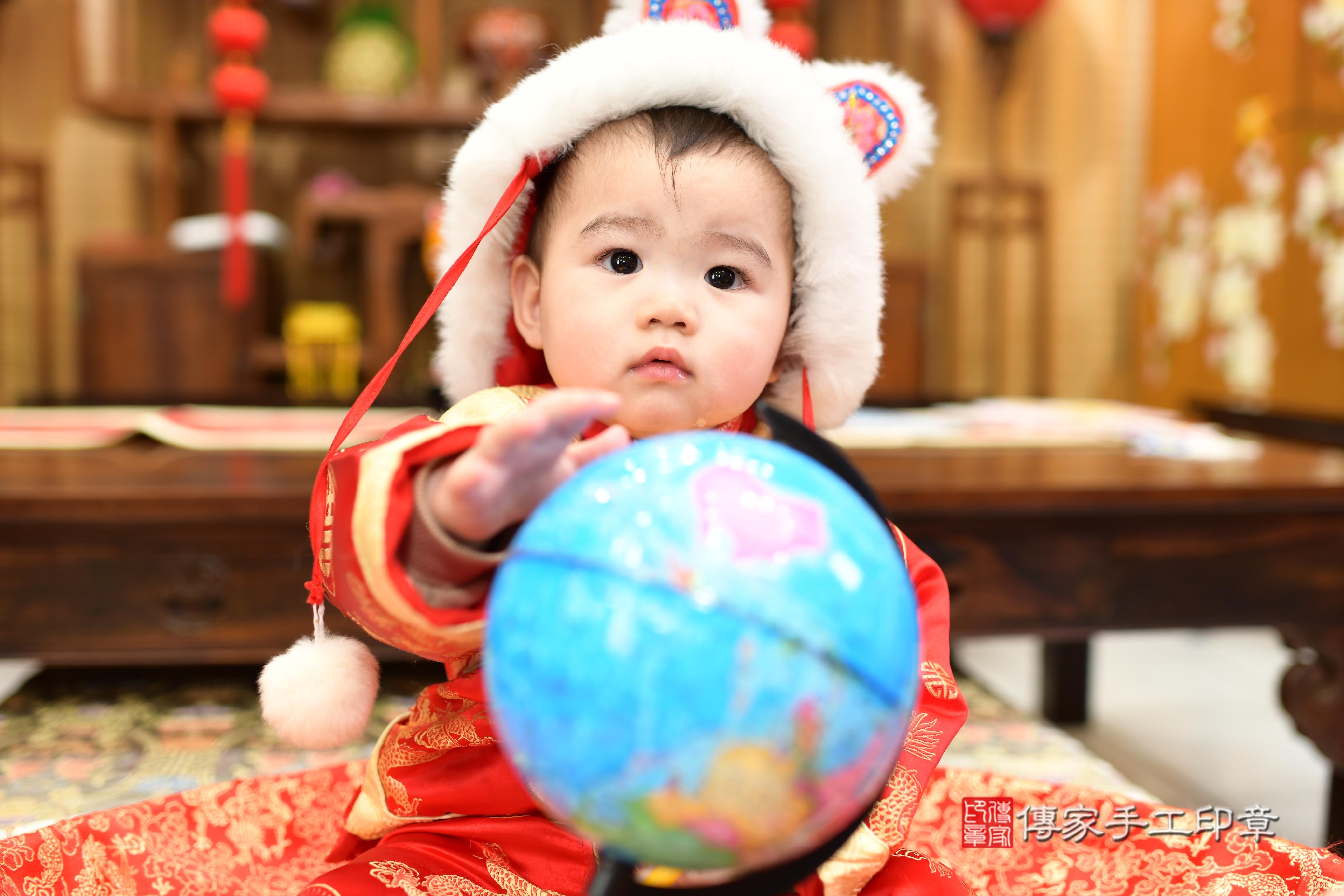 傳家手工印章台南店、抓周、度脺、中國風會場、傳家嬰兒古禮、吉祥話、抓周道具物品24種、拍照。抓周證書。寶寶抓周、滿周歲、生日快樂、祝福 傳家手工印章台南店、抓周、度脺、中國風會場、傳家嬰兒古禮、吉祥話、抓周道具物品24種、拍照。抓周證書。寶寶抓周、滿周歲、生日快樂、祝福