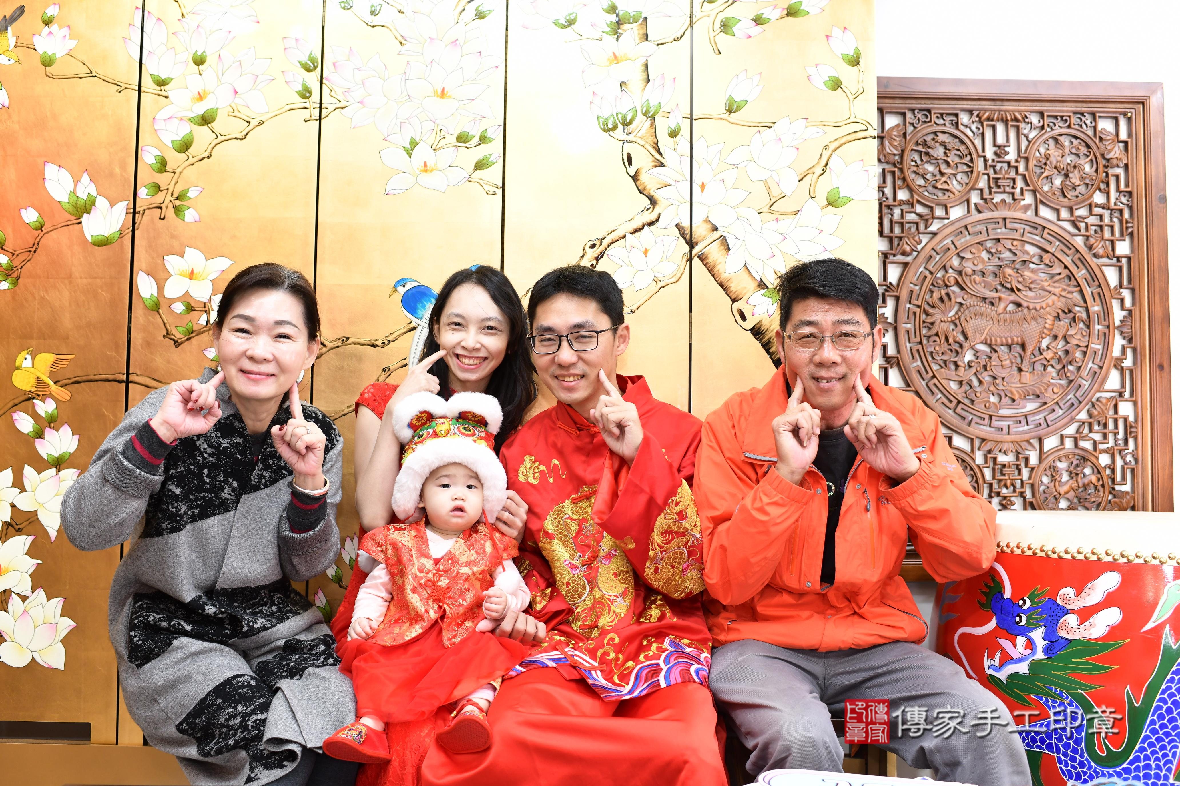 傳家手工印章台南店、抓周、度脺、中國風會場、傳家嬰兒古禮、吉祥話、抓周道具物品24種、拍照。抓周證書。寶寶抓周、滿周歲、生日快樂、祝福 傳家手工印章台南店、抓周、度脺、中國風會場、傳家嬰兒古禮、吉祥話、抓周道具物品24種、拍照。抓周證書。寶寶抓周、滿周歲、生日快樂、祝福