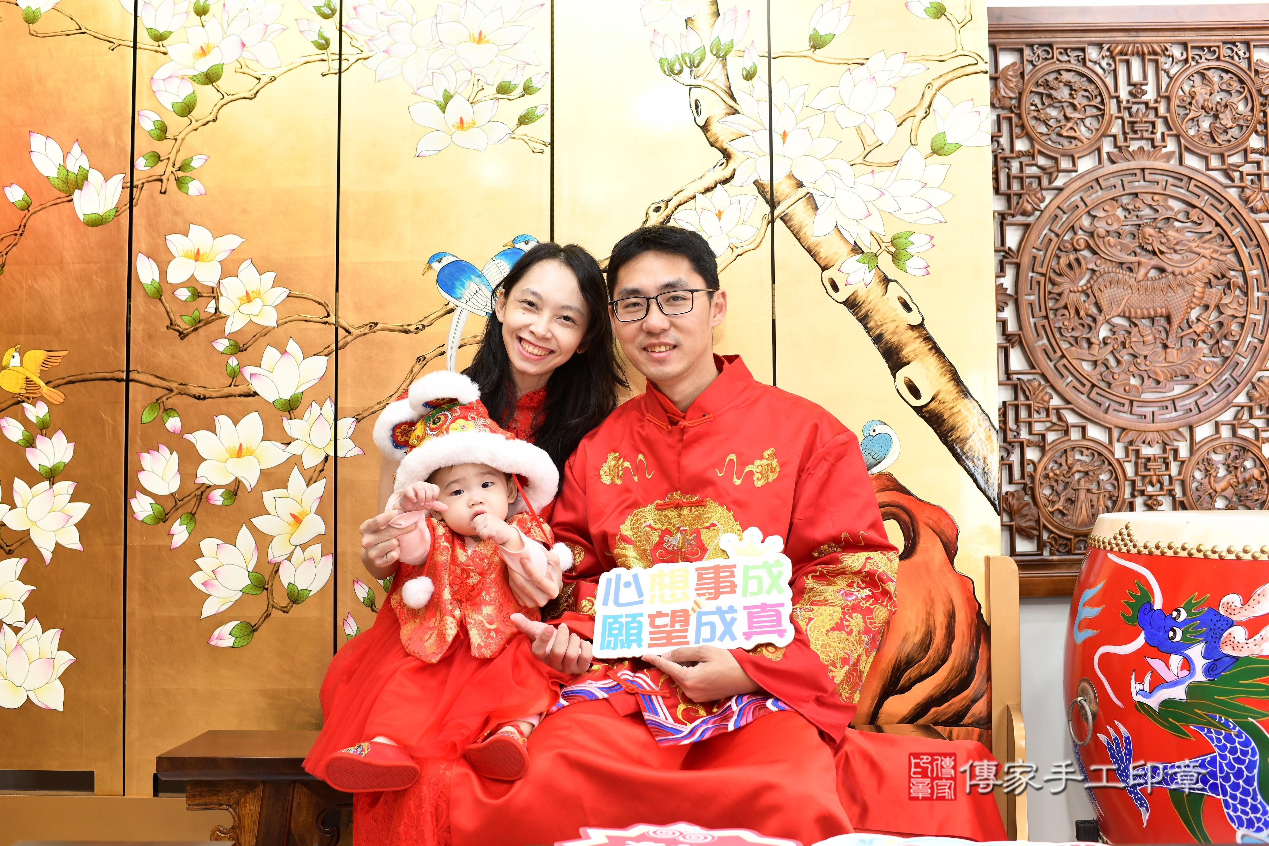 傳家手工印章台南店、抓周、度脺、中國風會場、傳家嬰兒古禮、吉祥話、抓周道具物品24種、拍照。抓周證書。寶寶抓周、滿周歲、生日快樂、祝福 傳家手工印章台南店、抓周、度脺、中國風會場、傳家嬰兒古禮、吉祥話、抓周道具物品24種、拍照。抓周證書。寶寶抓周、滿周歲、生日快樂、祝福