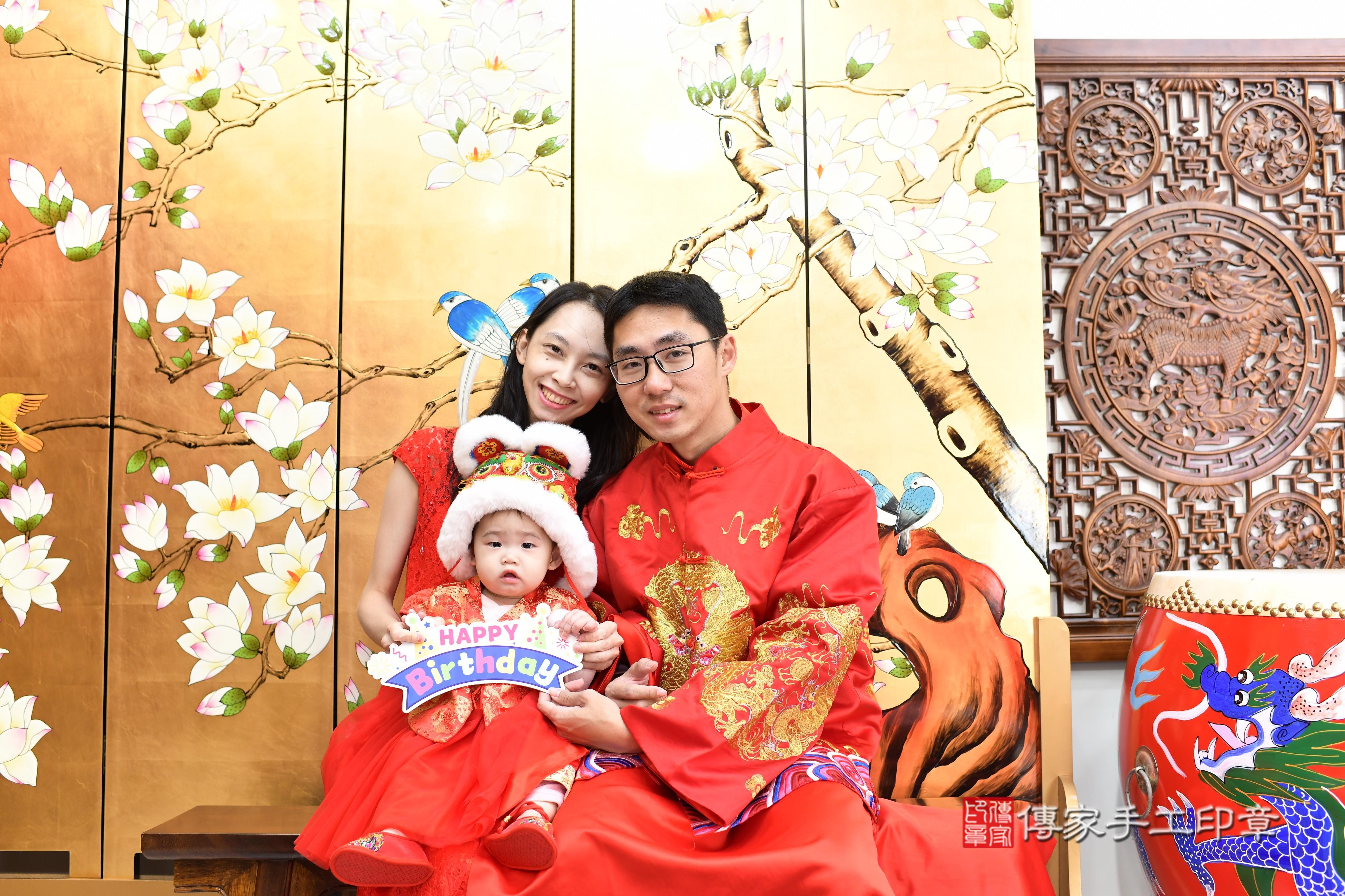 傳家手工印章台南店、抓周、度脺、中國風會場、傳家嬰兒古禮、吉祥話、抓周道具物品24種、拍照。抓周證書。寶寶抓周、滿周歲、生日快樂、祝福 傳家手工印章台南店、抓周、度脺、中國風會場、傳家嬰兒古禮、吉祥話、抓周道具物品24種、拍照。抓周證書。寶寶抓周、滿周歲、生日快樂、祝福