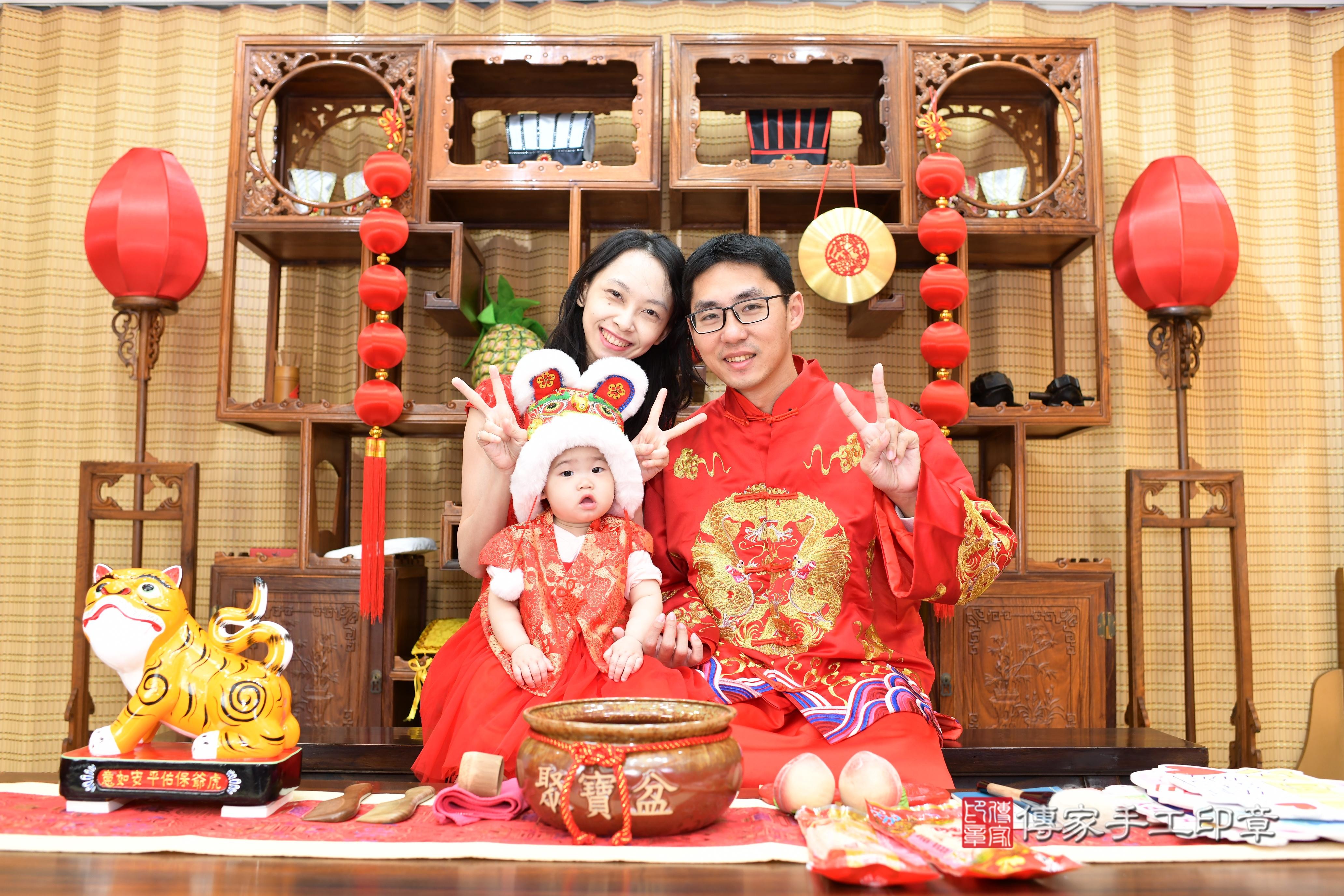 傳家手工印章台南店、抓周、度脺、中國風會場、傳家嬰兒古禮、吉祥話、抓周道具物品24種、拍照。抓周證書。寶寶抓周、滿周歲、生日快樂、祝福 傳家手工印章台南店、抓周、度脺、中國風會場、傳家嬰兒古禮、吉祥話、抓周道具物品24種、拍照。抓周證書。寶寶抓周、滿周歲、生日快樂、祝福