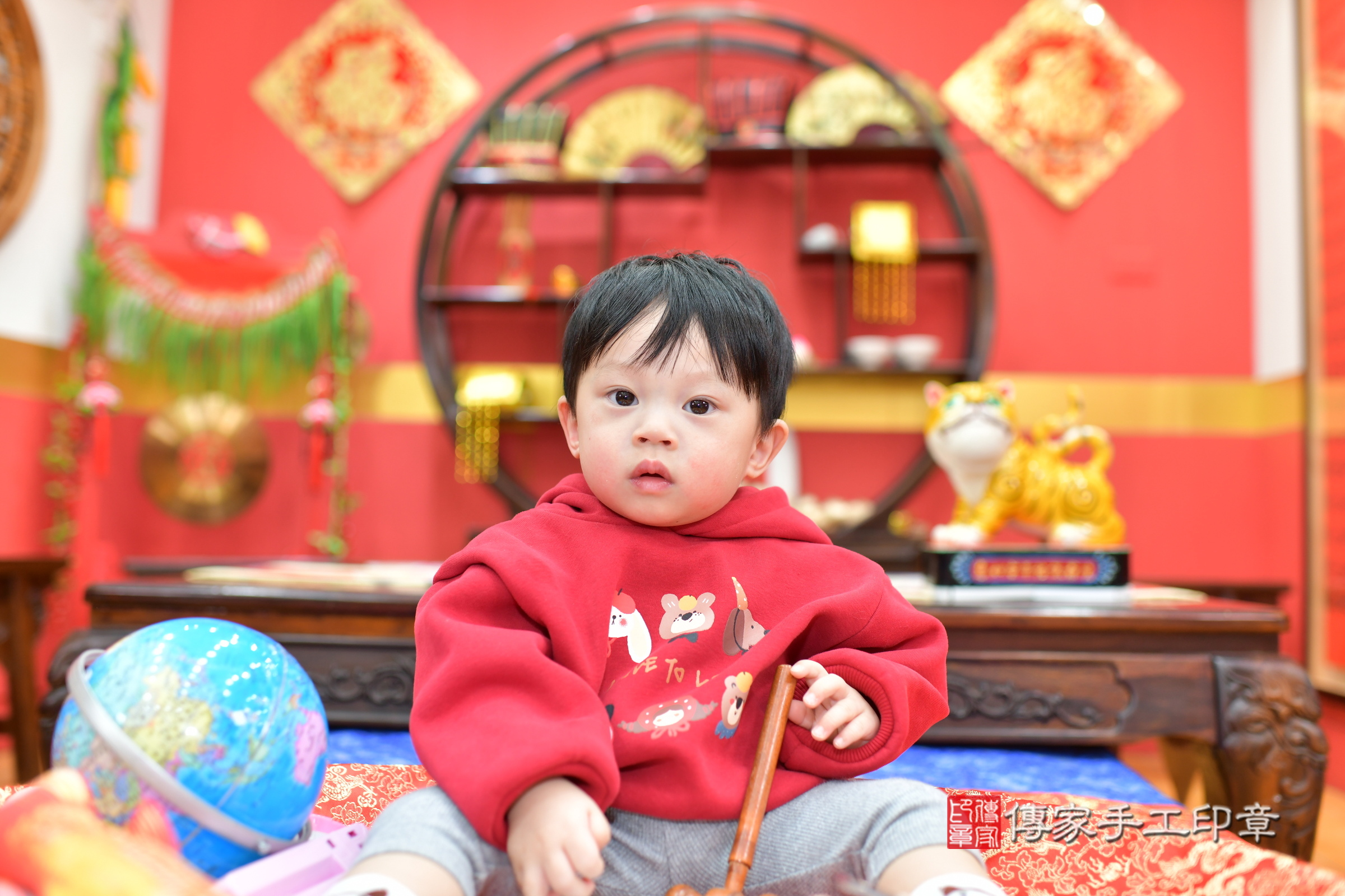 桃園市八德區陞陞寶寶抓周推薦：傳家桃園店抓周度脺中國風會場，嬰兒古禮抓周流程儀式吉祥話、抓周道具物品24種、拍照。抓周證書。2025.1.13，照片1