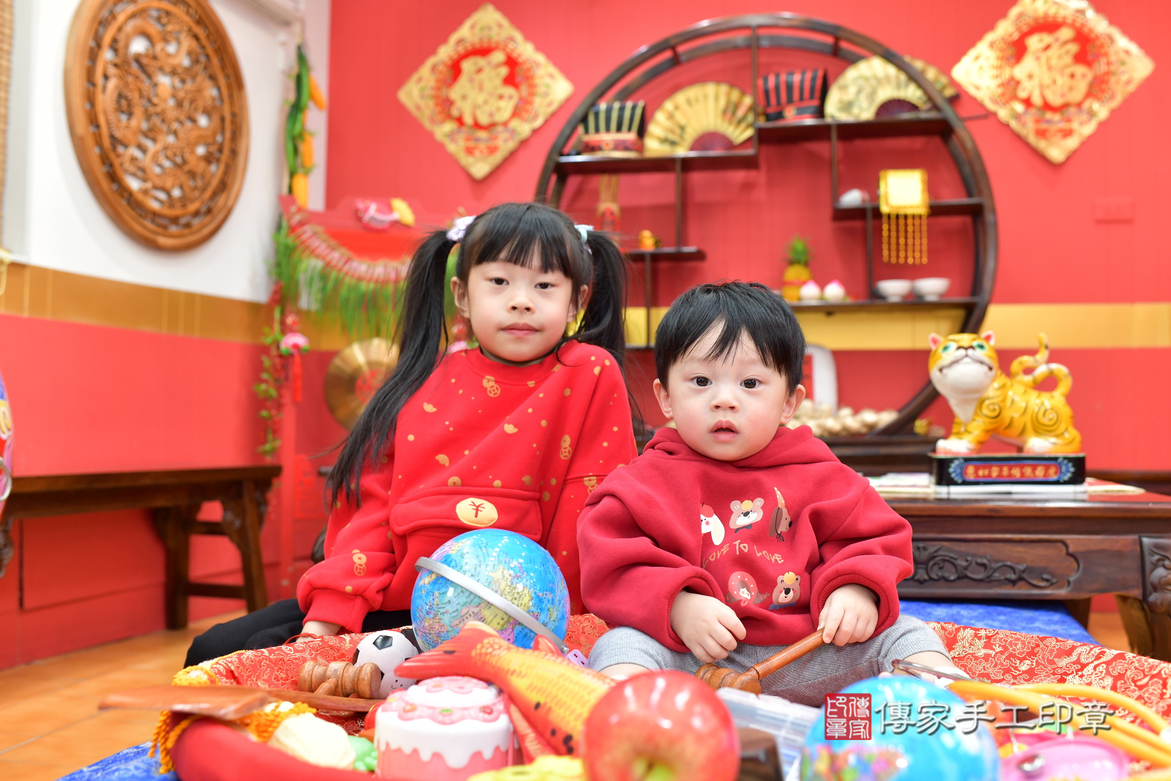 桃園市八德區陞陞寶寶抓周推薦:傳家桃園店抓周度脺中國風會場,嬰兒古禮抓周流程儀式吉祥話、抓周道具物品24種、拍照。抓周證書。2025.1.13,照片4 桃園市八德區陞陞寶寶抓周推薦:傳家桃園店抓周度脺中國風會場,嬰兒古禮抓周流程儀式吉祥話、抓周道具物品24種、拍照。抓周證書。2025.1.13,照片4