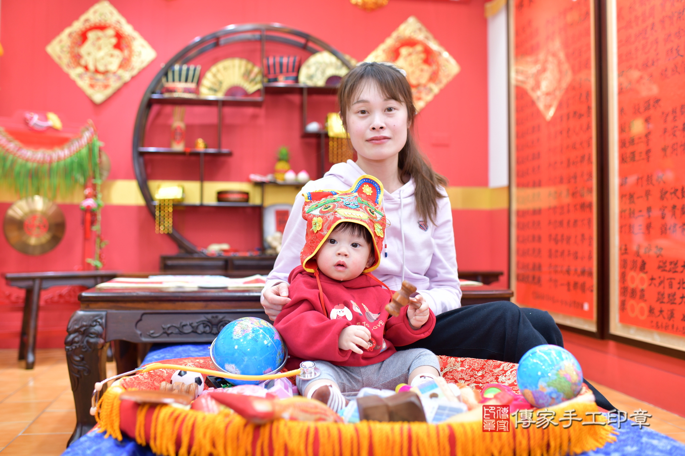 桃園市八德區陞陞寶寶抓周推薦:傳家桃園店抓周度脺中國風會場,嬰兒古禮抓周流程儀式吉祥話、抓周道具物品24種、拍照。抓周證書。2025.1.13,照片5 桃園市八德區陞陞寶寶抓周推薦:傳家桃園店抓周度脺中國風會場,嬰兒古禮抓周流程儀式吉祥話、抓周道具物品24種、拍照。抓周證書。2025.1.13,照片5