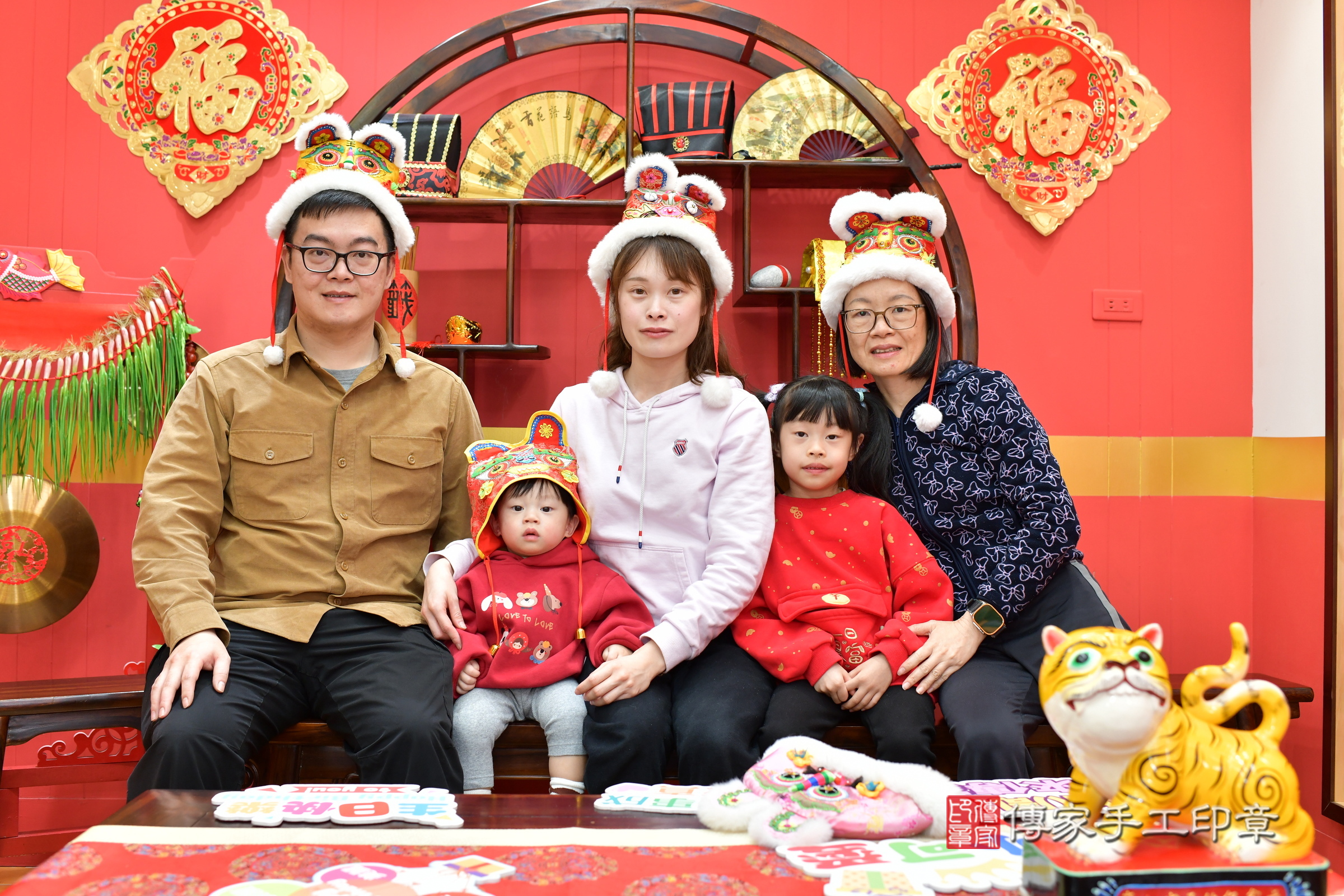 桃園市八德區陞陞寶寶抓周推薦:傳家桃園店抓周度脺中國風會場,嬰兒古禮抓周流程儀式吉祥話、抓周道具物品24種、拍照。抓周證書。2025.1.13,照片15 桃園市八德區陞陞寶寶抓周推薦:傳家桃園店抓周度脺中國風會場,嬰兒古禮抓周流程儀式吉祥話、抓周道具物品24種、拍照。抓周證書。2025.1.13,照片15