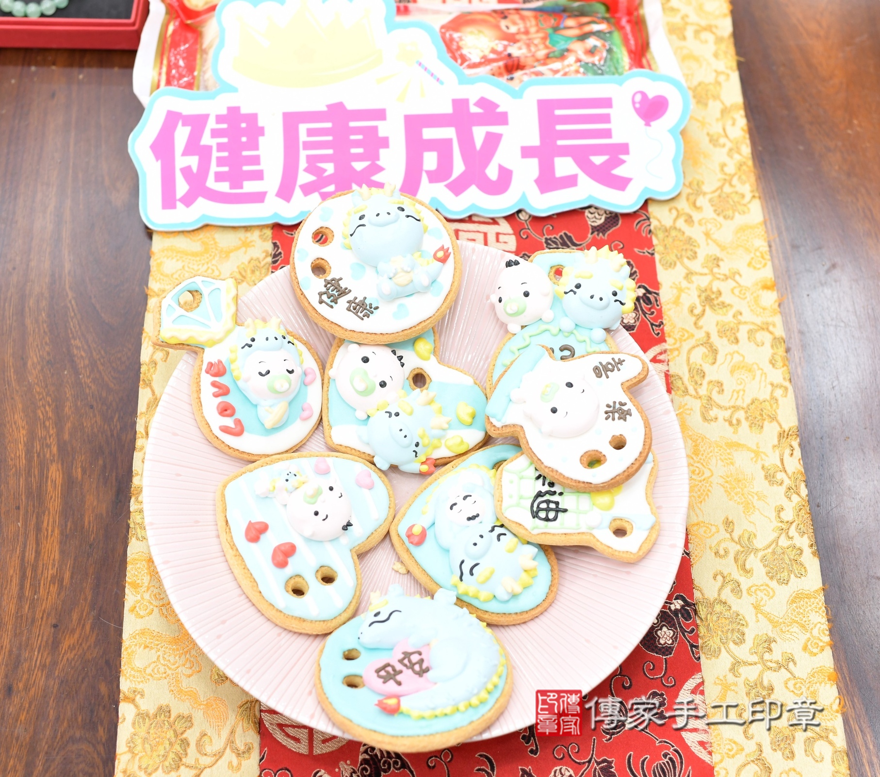 新北市永和區小迪寶寶收涎推薦:傳家新北店收涎中國風會場,嬰兒古禮收涎收口水流程儀式、收涎吉祥話、收涎餅乾、收涎拍照。收涎證書。2025.1.5,照片10 新北市永和區小迪寶寶收涎推薦:傳家新北店收涎中國風會場,嬰兒古禮收涎收口水流程儀式、收涎吉祥話、收涎餅乾、收涎拍照。收涎證書。2025.1.5,照片10