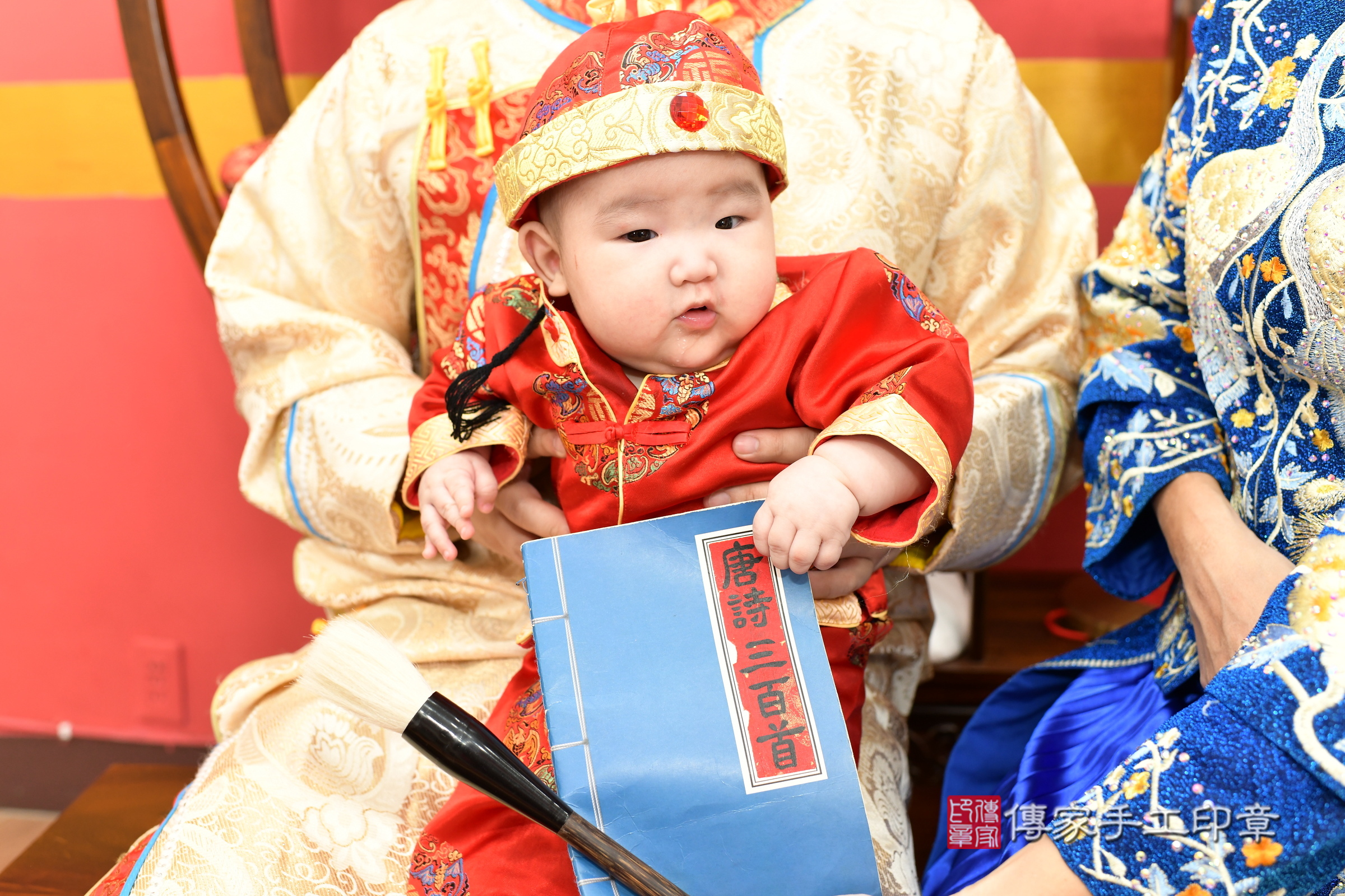 新北市永和區小迪寶寶收涎推薦:傳家新北店收涎中國風會場,嬰兒古禮收涎收口水流程儀式、收涎吉祥話、收涎餅乾、收涎拍照。收涎證書。2025.1.5,照片14 新北市永和區小迪寶寶收涎推薦:傳家新北店收涎中國風會場,嬰兒古禮收涎收口水流程儀式、收涎吉祥話、收涎餅乾、收涎拍照。收涎證書。2025.1.5,照片14