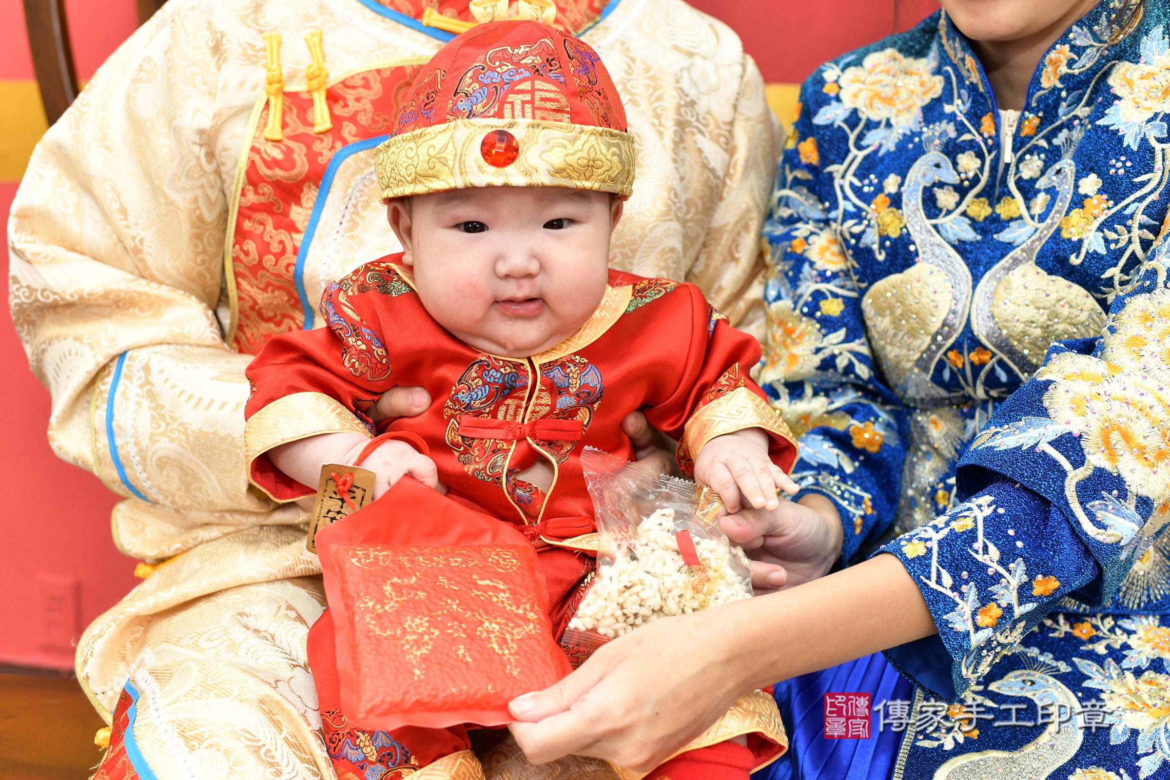 新北市永和區小迪寶寶收涎推薦:傳家新北店收涎中國風會場,嬰兒古禮收涎收口水流程儀式、收涎吉祥話、收涎餅乾、收涎拍照。收涎證書。2025.1.5,照片13 新北市永和區小迪寶寶收涎推薦:傳家新北店收涎中國風會場,嬰兒古禮收涎收口水流程儀式、收涎吉祥話、收涎餅乾、收涎拍照。收涎證書。2025.1.5,照片13