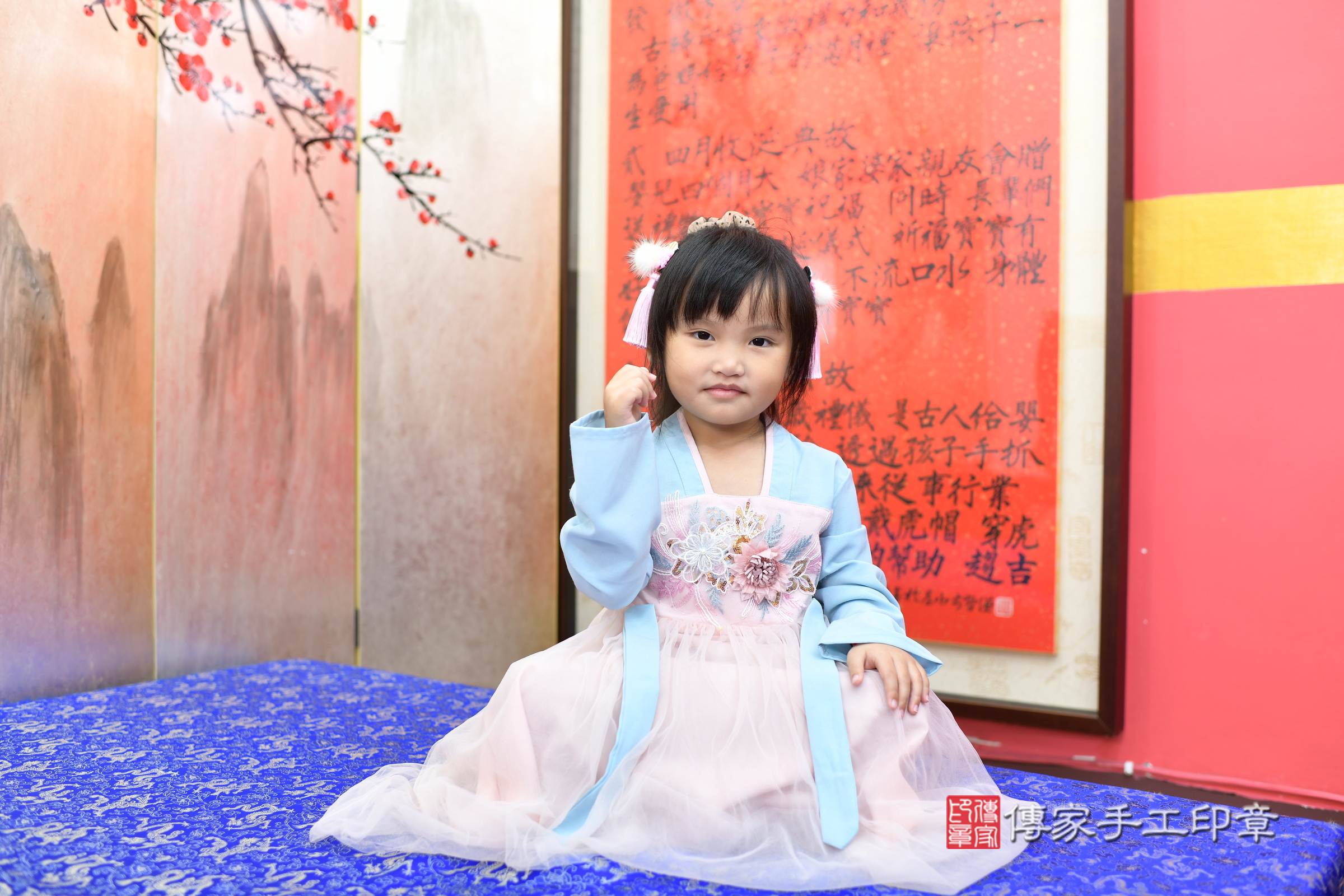 新北市永和區小迪寶寶收涎推薦:傳家新北店收涎中國風會場,嬰兒古禮收涎收口水流程儀式、收涎吉祥話、收涎餅乾、收涎拍照。收涎證書。2025.1.5,照片6 新北市永和區小迪寶寶收涎推薦:傳家新北店收涎中國風會場,嬰兒古禮收涎收口水流程儀式、收涎吉祥話、收涎餅乾、收涎拍照。收涎證書。2025.1.5,照片6