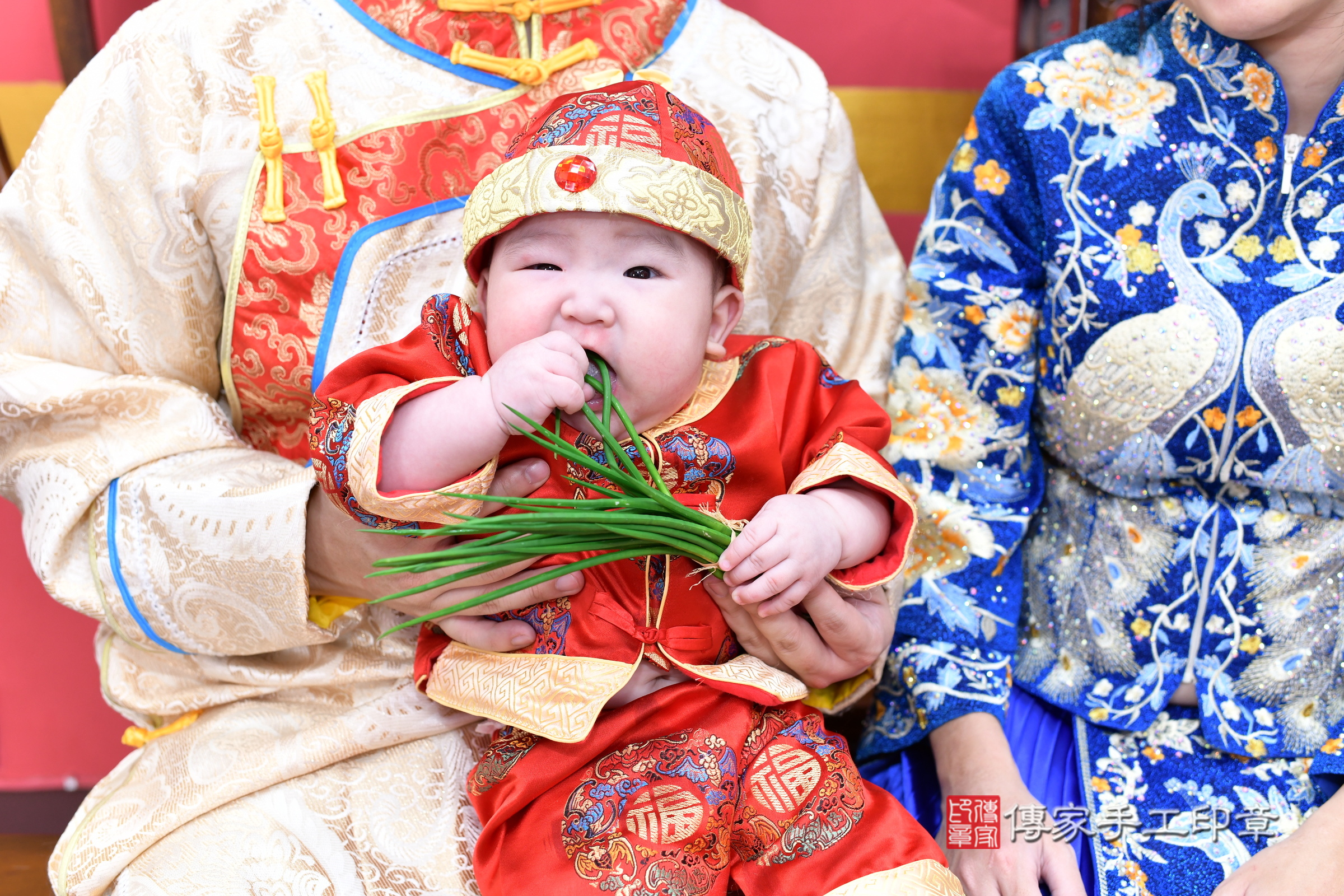 新北市永和區小迪寶寶收涎推薦:傳家新北店收涎中國風會場,嬰兒古禮收涎收口水流程儀式、收涎吉祥話、收涎餅乾、收涎拍照。收涎證書。2025.1.5,照片12 新北市永和區小迪寶寶收涎推薦:傳家新北店收涎中國風會場,嬰兒古禮收涎收口水流程儀式、收涎吉祥話、收涎餅乾、收涎拍照。收涎證書。2025.1.5,照片12