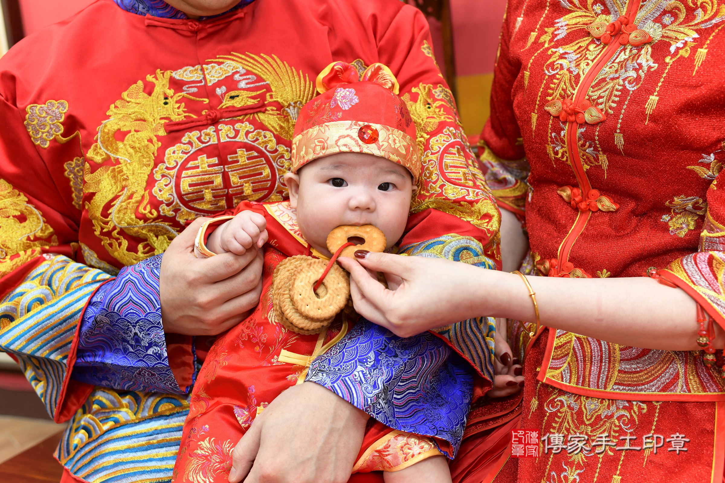 新北市永和區小璇寶寶收涎推薦:傳家新北店收涎中國風會場,嬰兒古禮收涎收口水流程儀式、收涎吉祥話、收涎餅乾、收涎拍照。收涎證書。2025.1.11,照片17 新北市永和區小璇寶寶收涎推薦:傳家新北店收涎中國風會場,嬰兒古禮收涎收口水流程儀式、收涎吉祥話、收涎餅乾、收涎拍照。收涎證書。2025.1.11,照片17