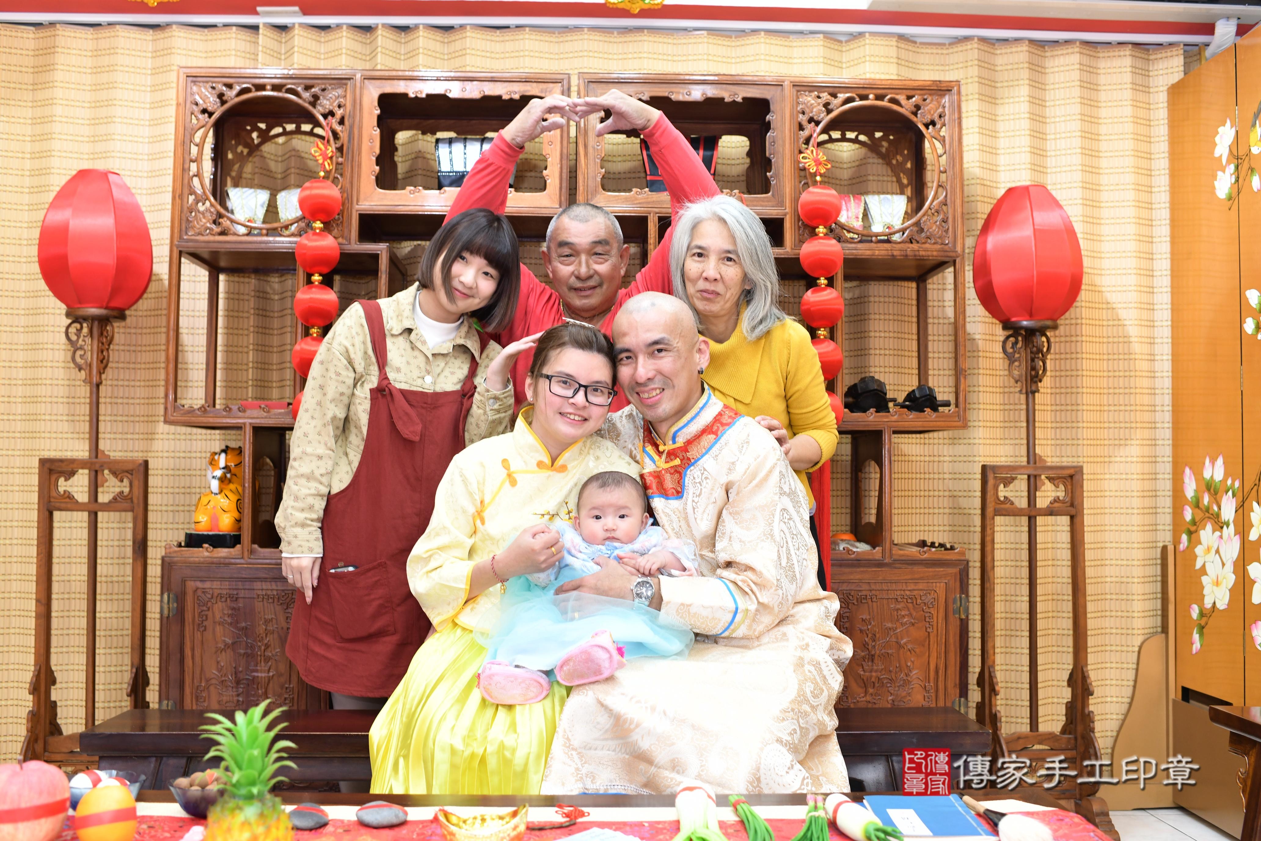 傳家手工印章台南店、抓周、度脺、中國風會場、傳家嬰兒古禮、吉祥話、抓周道具物品24種、拍照。抓周證書。寶寶抓周、滿周歲、生日快樂、祝福 傳家手工印章台南店、抓周、度脺、中國風會場、傳家嬰兒古禮、吉祥話、抓周道具物品24種、拍照。抓周證書。寶寶抓周、滿周歲、生日快樂、祝福