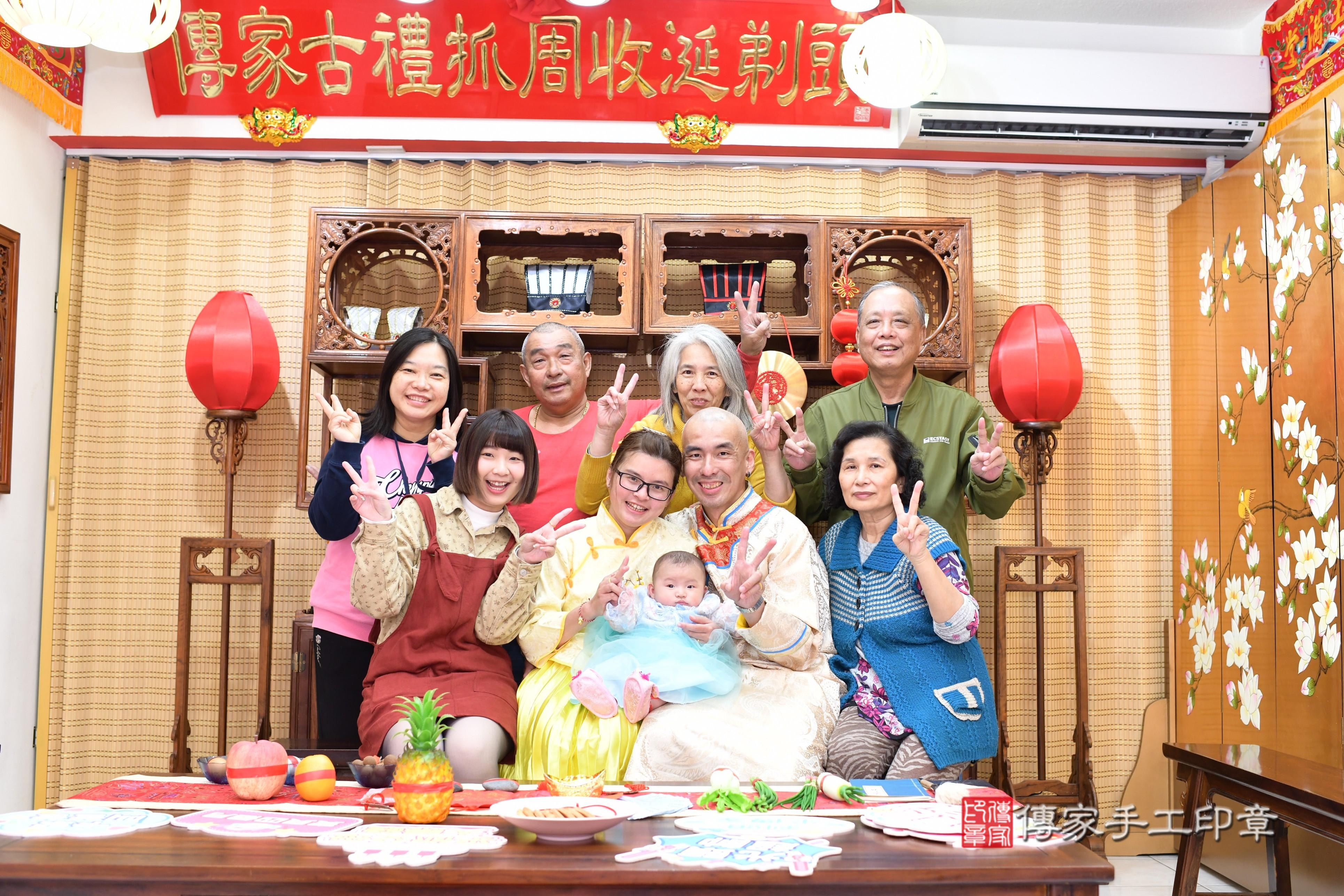 傳家手工印章台南店、抓周、度脺、中國風會場、傳家嬰兒古禮、吉祥話、抓周道具物品24種、拍照。抓周證書。寶寶抓周、滿周歲、生日快樂、祝福 傳家手工印章台南店、抓周、度脺、中國風會場、傳家嬰兒古禮、吉祥話、抓周道具物品24種、拍照。抓周證書。寶寶抓周、滿周歲、生日快樂、祝福