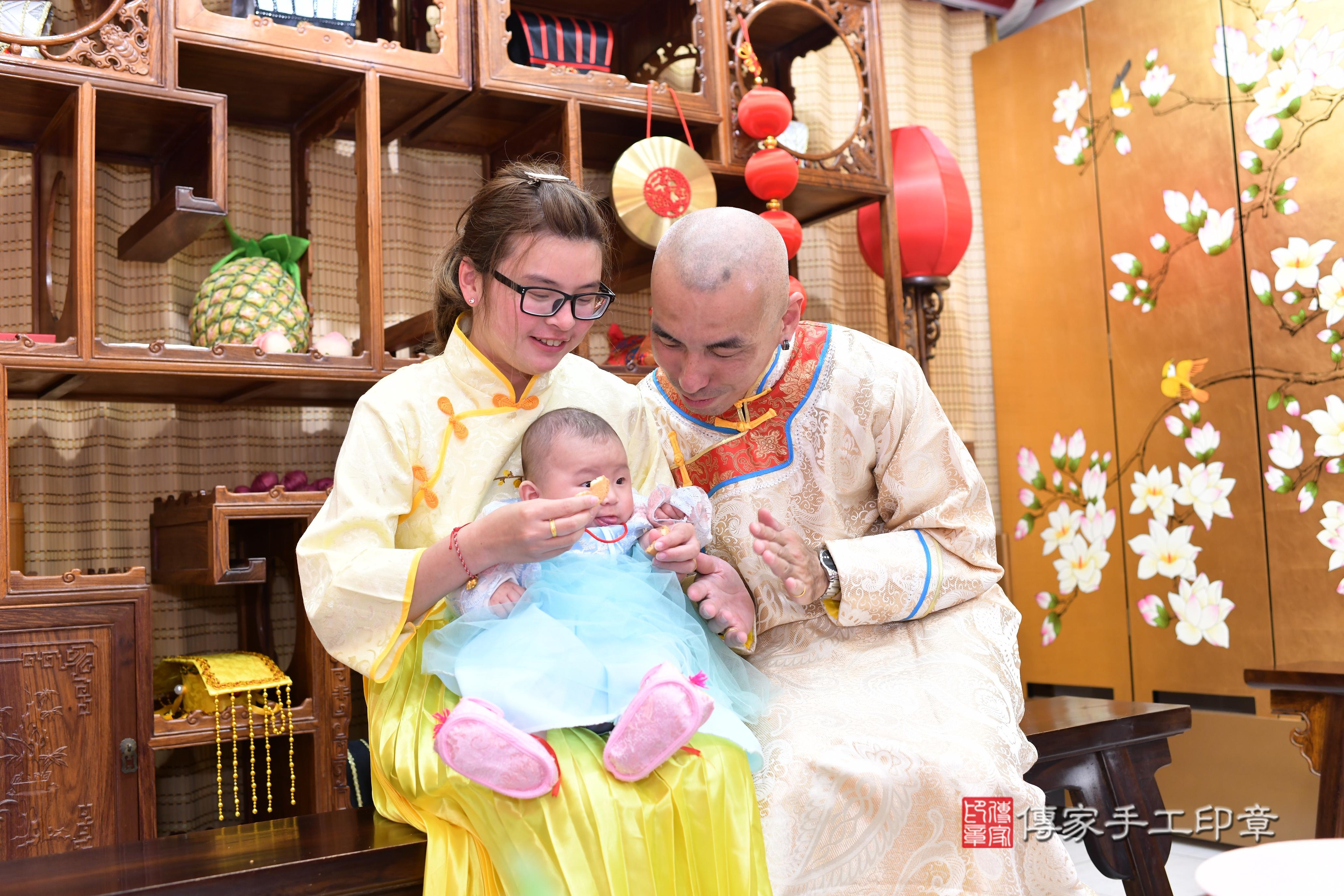 傳家手工印章台南店、抓周、度脺、中國風會場、傳家嬰兒古禮、吉祥話、抓周道具物品24種、拍照。抓周證書。寶寶抓周、滿周歲、生日快樂、祝福 傳家手工印章台南店、抓周、度脺、中國風會場、傳家嬰兒古禮、吉祥話、抓周道具物品24種、拍照。抓周證書。寶寶抓周、滿周歲、生日快樂、祝福