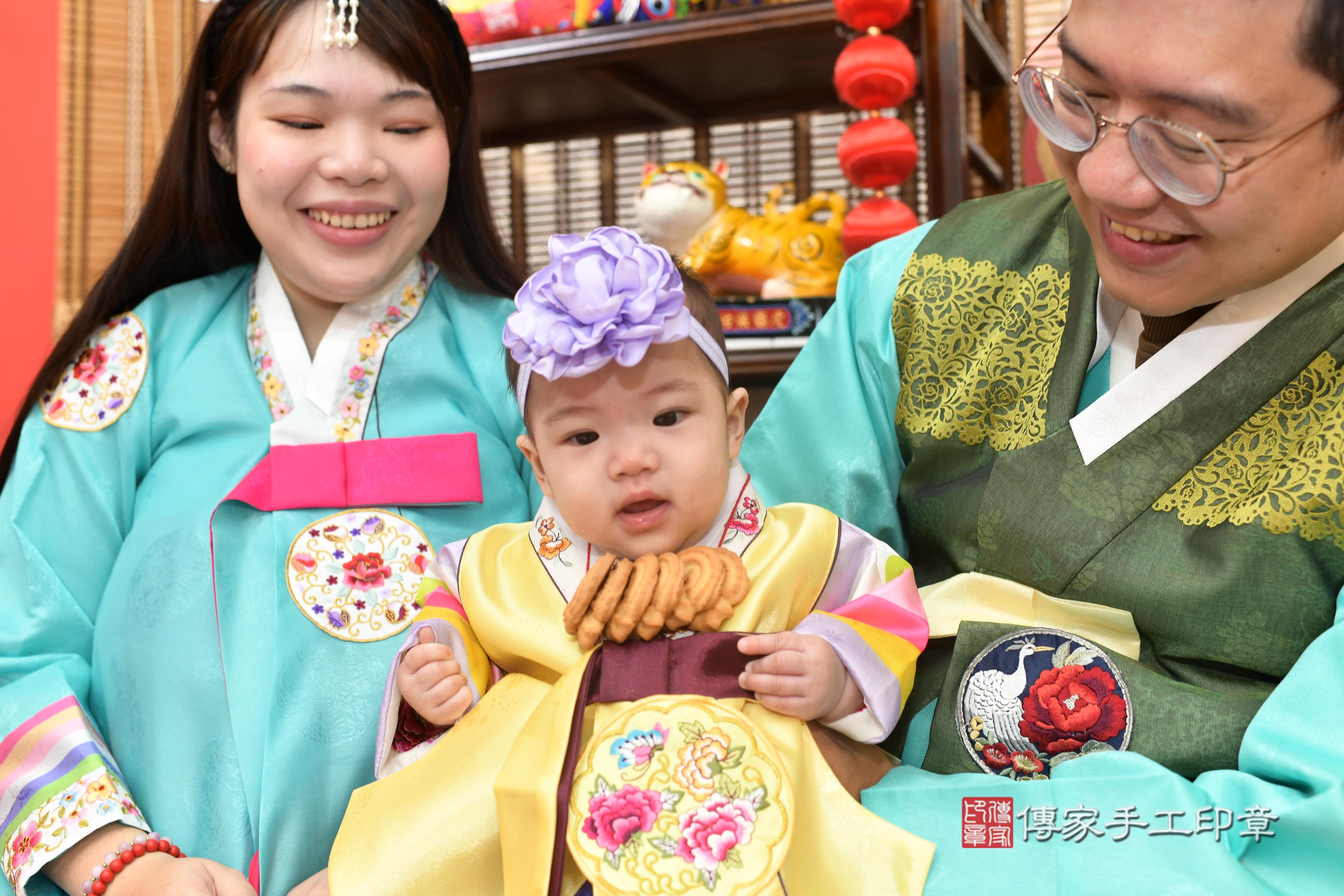 傳家手工印章高雄店、抓周、度脺、中國風會場、傳家嬰兒古禮、吉祥話、抓周道具物品24種、拍照。抓周證書。寶寶抓周、滿周歲、生日快樂、祝福