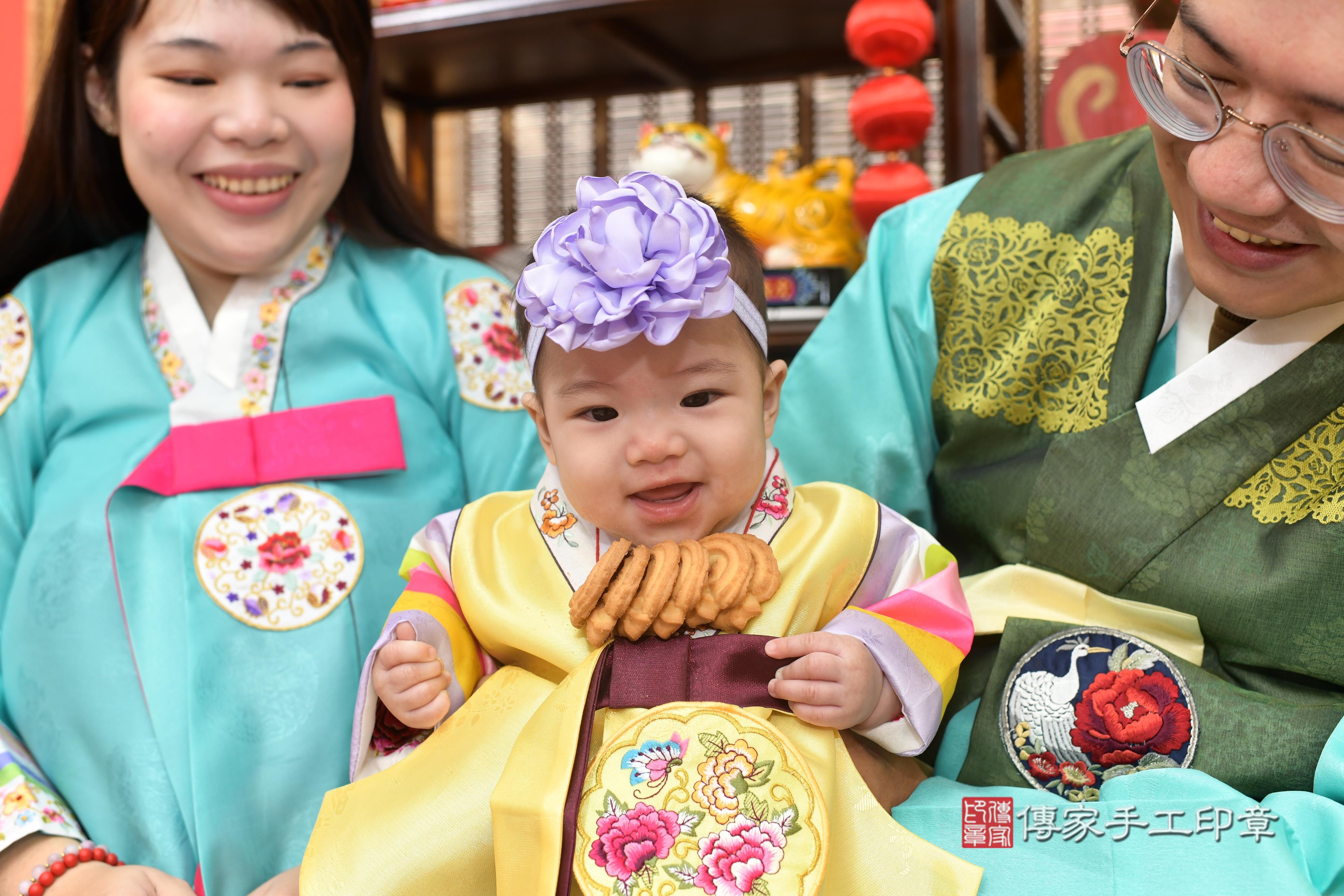 傳家手工印章高雄店、抓周、度脺、中國風會場、傳家嬰兒古禮、吉祥話、抓周道具物品24種、拍照。抓周證書。寶寶抓周、滿周歲、生日快樂、祝福