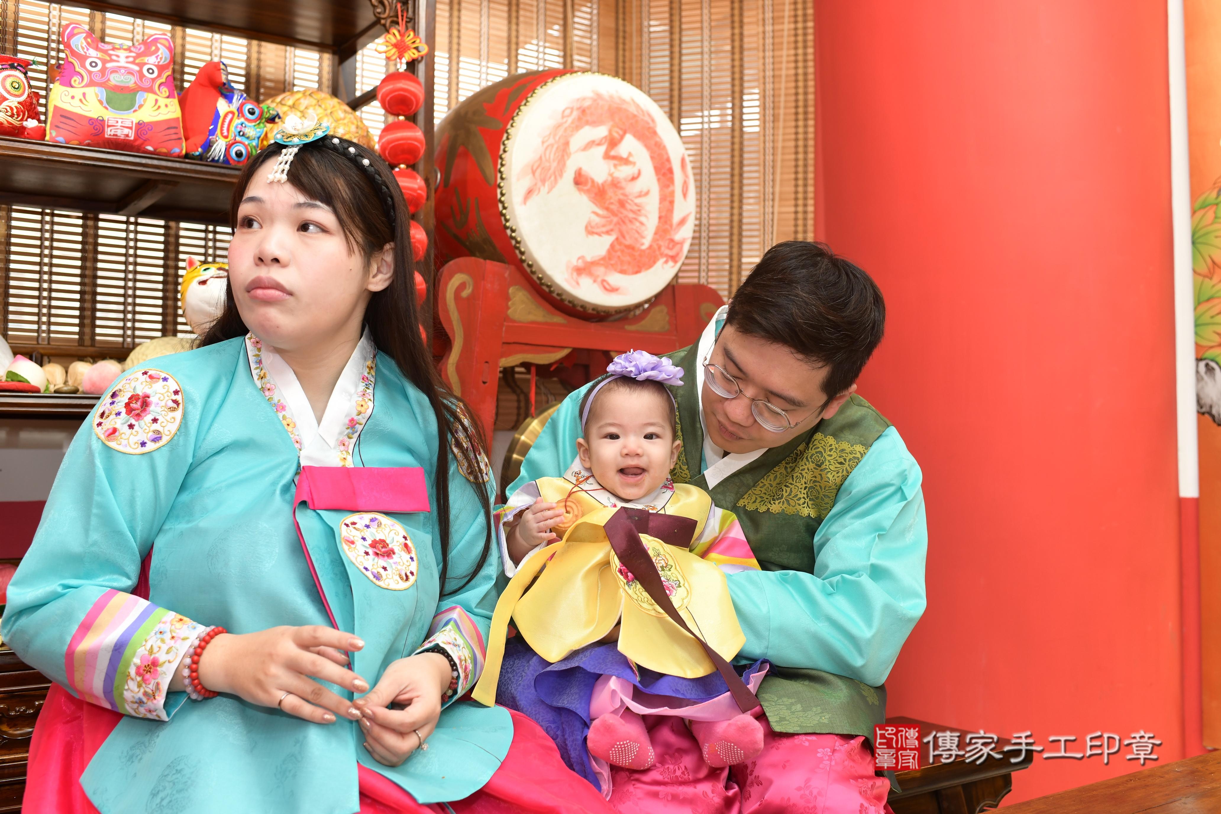 傳家手工印章高雄店、抓周、度脺、中國風會場、傳家嬰兒古禮、吉祥話、抓周道具物品24種、拍照。抓周證書。寶寶抓周、滿周歲、生日快樂、祝福