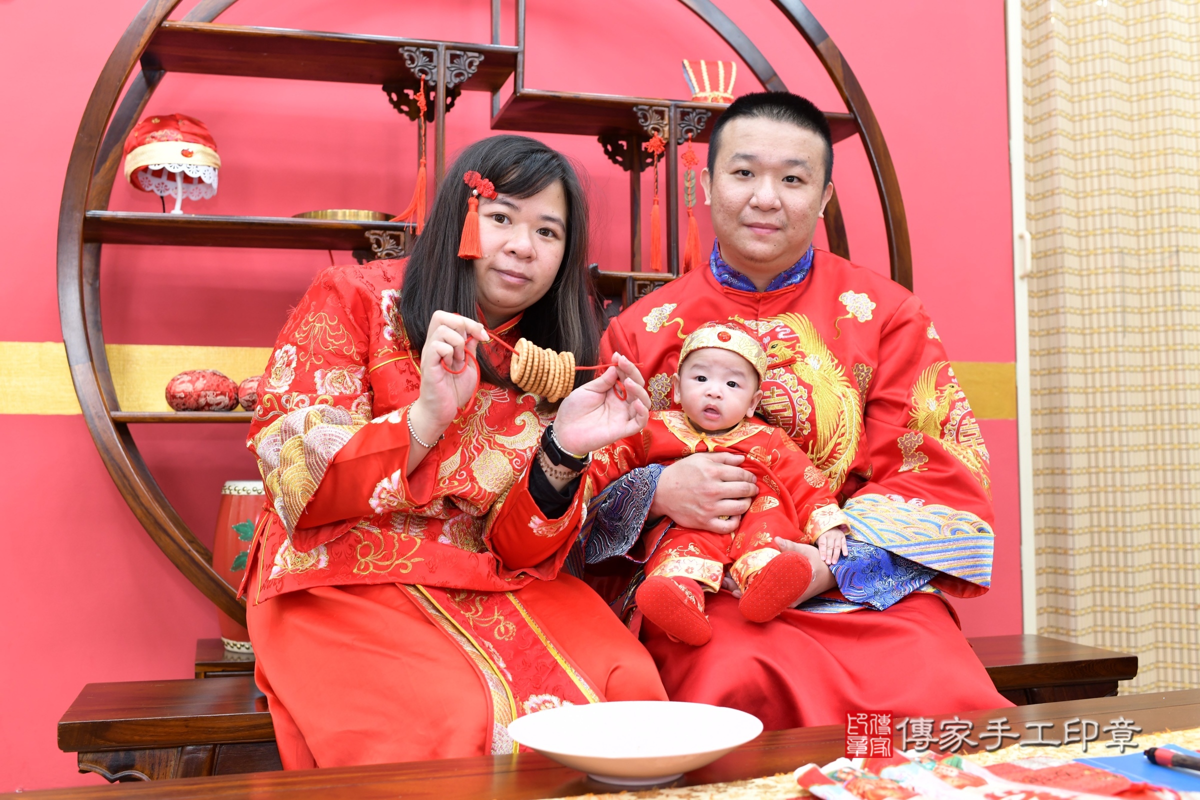 新北市永和區昊昊寶寶收涎推薦:傳家新北店收涎中國風會場,嬰兒古禮收涎收口水流程儀式、收涎吉祥話、收涎餅乾、收涎拍照。收涎證書。2025.1.12,照片7 新北市永和區昊昊寶寶收涎推薦:傳家新北店收涎中國風會場,嬰兒古禮收涎收口水流程儀式、收涎吉祥話、收涎餅乾、收涎拍照。收涎證書。2025.1.12,照片7