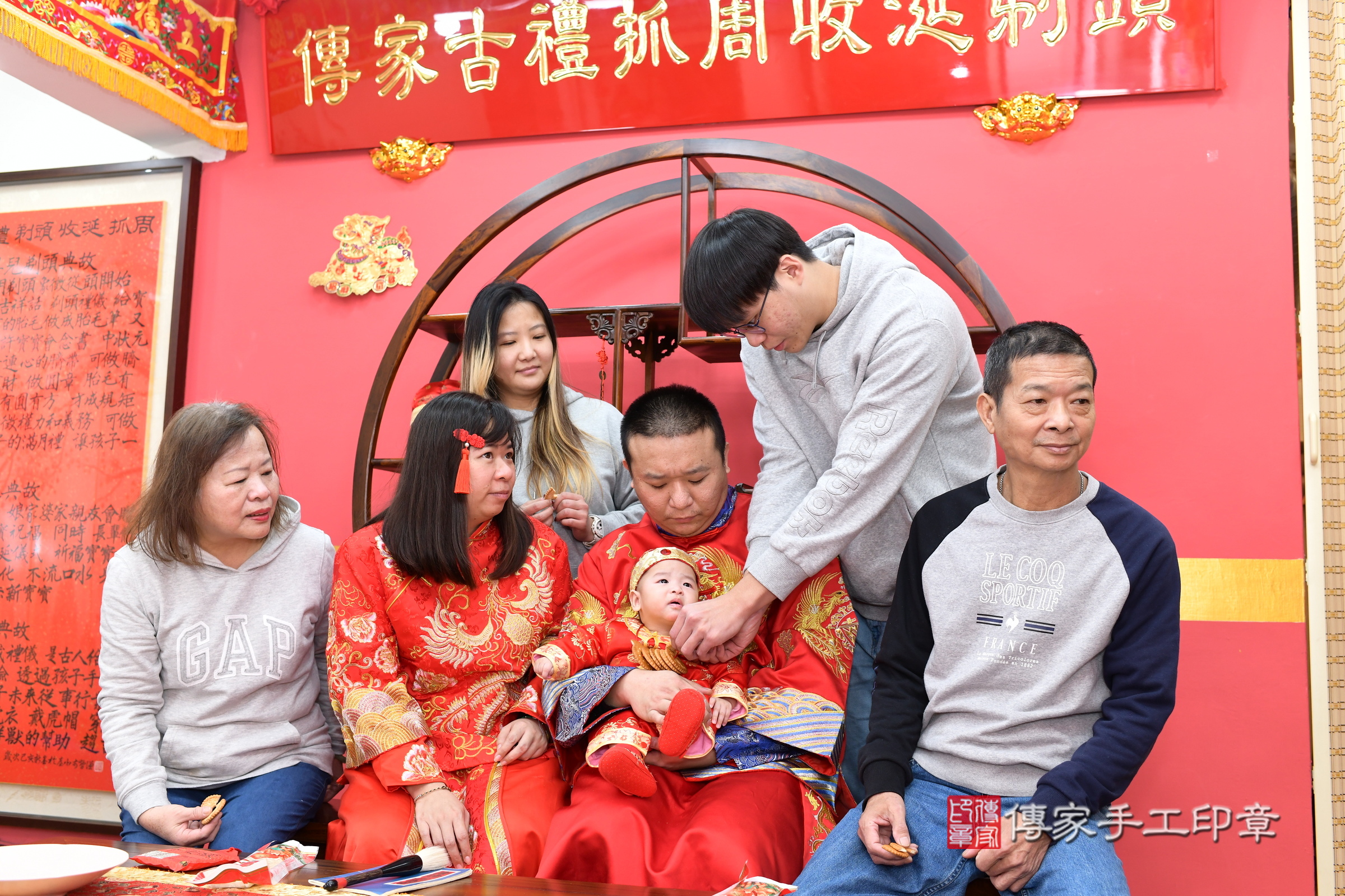 新北市永和區昊昊寶寶收涎推薦:傳家新北店收涎中國風會場,嬰兒古禮收涎收口水流程儀式、收涎吉祥話、收涎餅乾、收涎拍照。收涎證書。2025.1.12,照片13 新北市永和區昊昊寶寶收涎推薦:傳家新北店收涎中國風會場,嬰兒古禮收涎收口水流程儀式、收涎吉祥話、收涎餅乾、收涎拍照。收涎證書。2025.1.12,照片13