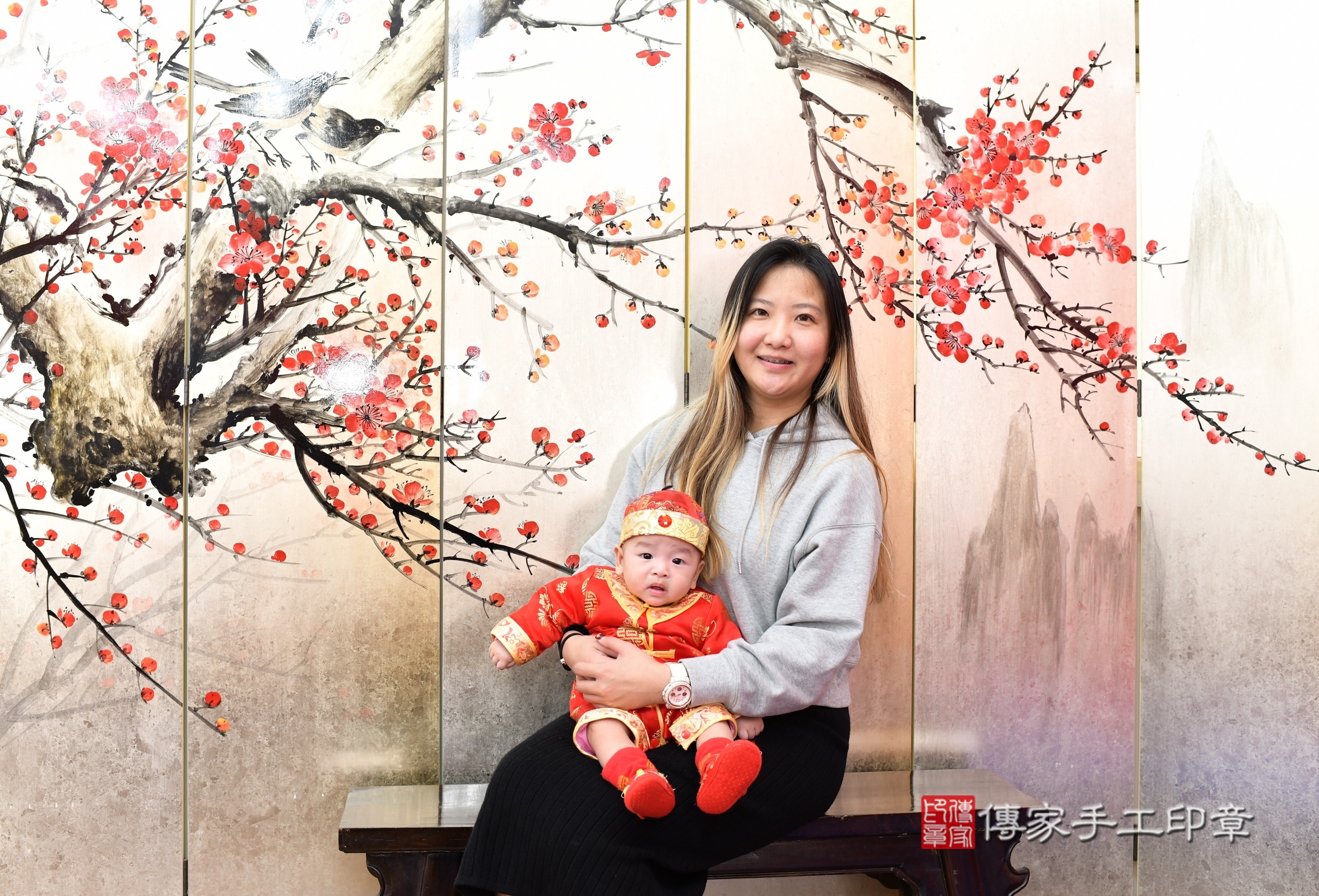 新北市永和區昊昊寶寶收涎推薦:傳家新北店收涎中國風會場,嬰兒古禮收涎收口水流程儀式、收涎吉祥話、收涎餅乾、收涎拍照。收涎證書。2025.1.12,照片4 新北市永和區昊昊寶寶收涎推薦:傳家新北店收涎中國風會場,嬰兒古禮收涎收口水流程儀式、收涎吉祥話、收涎餅乾、收涎拍照。收涎證書。2025.1.12,照片4