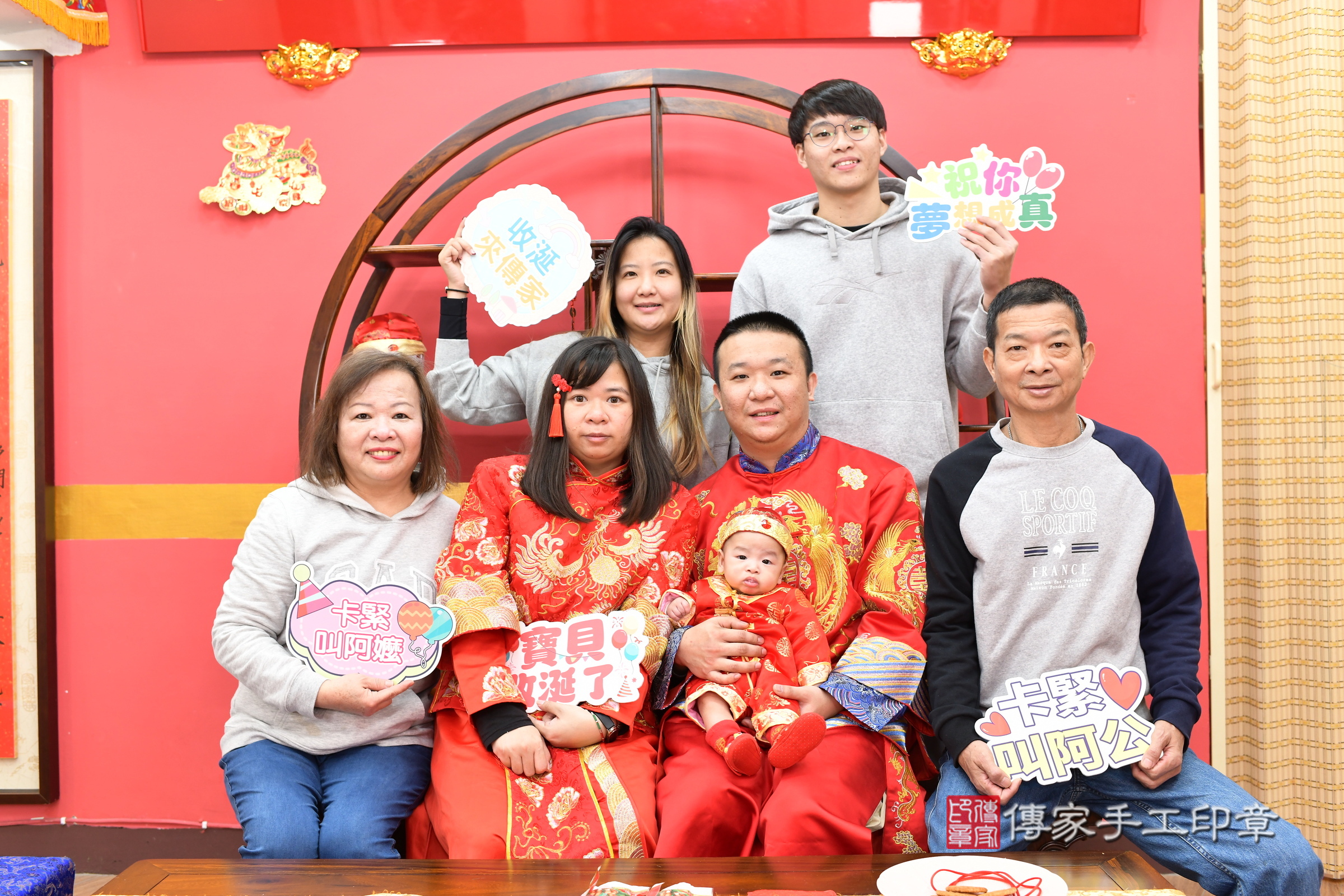 新北市永和區昊昊寶寶收涎推薦:傳家新北店收涎中國風會場,嬰兒古禮收涎收口水流程儀式、收涎吉祥話、收涎餅乾、收涎拍照。收涎證書。2025.1.12,照片8 新北市永和區昊昊寶寶收涎推薦:傳家新北店收涎中國風會場,嬰兒古禮收涎收口水流程儀式、收涎吉祥話、收涎餅乾、收涎拍照。收涎證書。2025.1.12,照片8