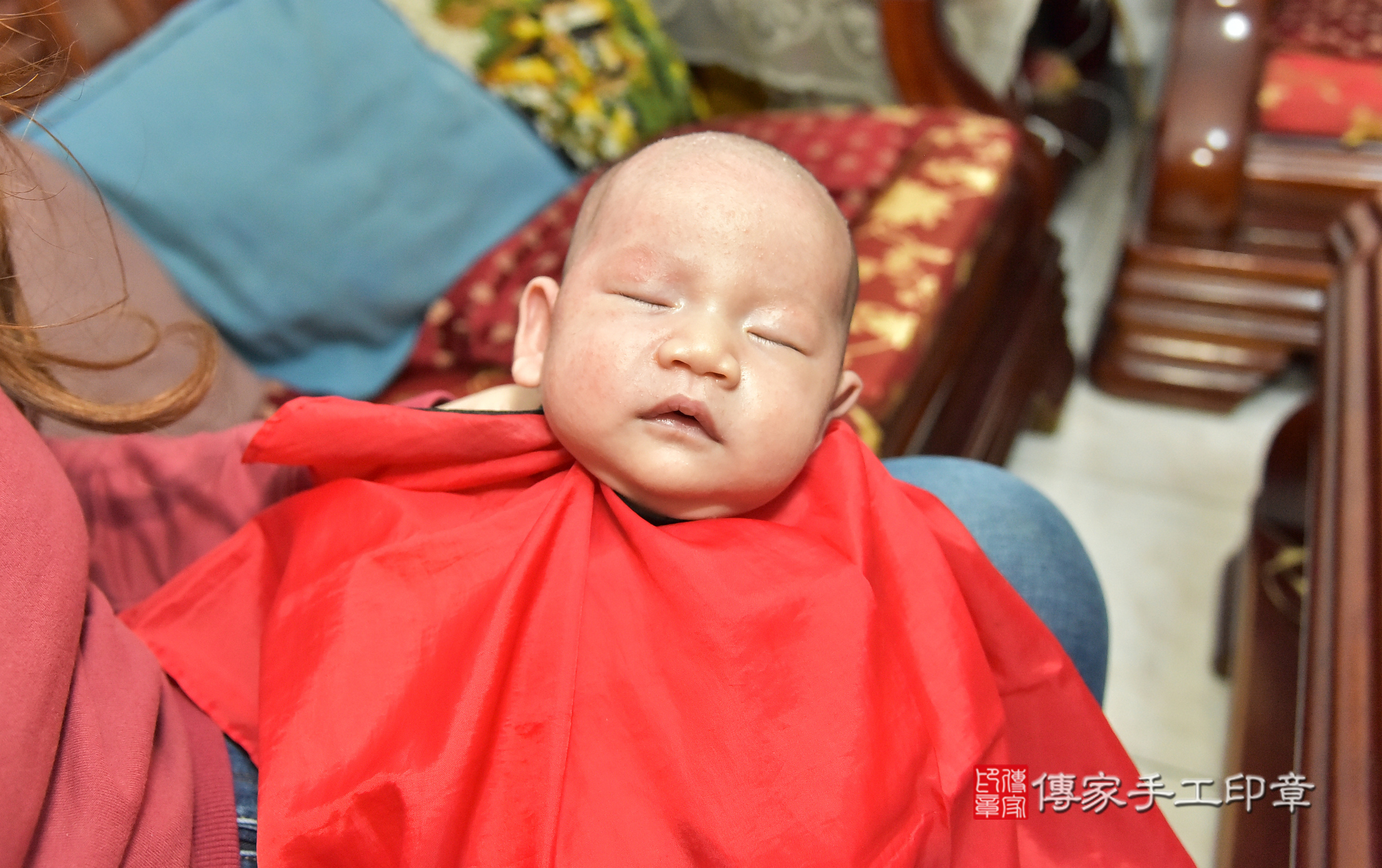 小涵寶寶(新北市三重區到府嬰兒小涵寶寶滿月剃頭理髮、到府嬰兒剃胎毛儀式吉祥話)。到府剃頭剃胎毛主持、專業拍照、證書。★購買「臍帶章、肚臍章、胎毛筆刷印章」贈送：剃頭、收涎、抓周，三選一。2025.1.16，照片20