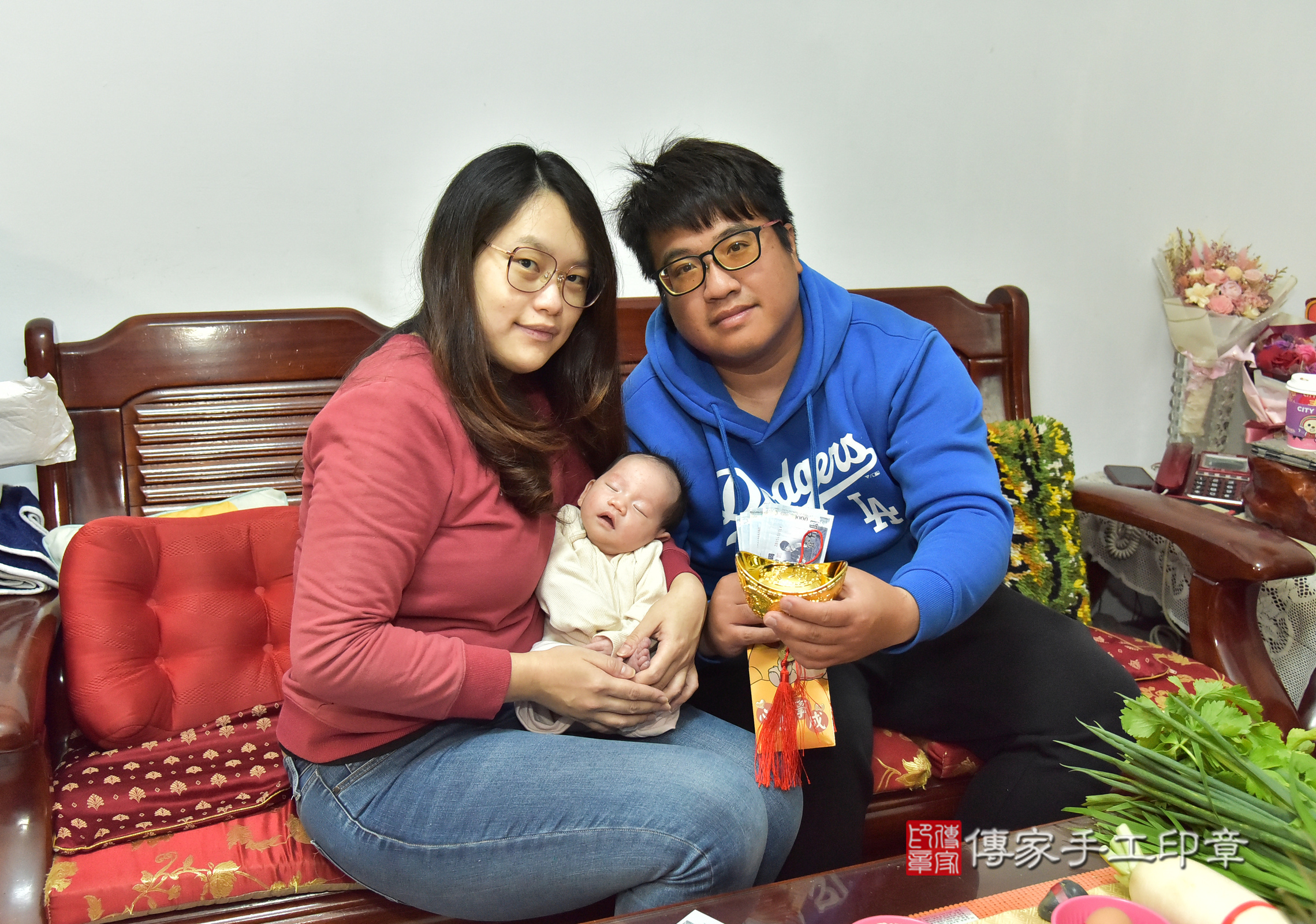 小涵寶寶(新北市三重區到府嬰兒小涵寶寶滿月剃頭理髮、到府嬰兒剃胎毛儀式吉祥話)。到府剃頭剃胎毛主持、專業拍照、證書。★購買「臍帶章、肚臍章、胎毛筆刷印章」贈送：剃頭、收涎、抓周，三選一。2025.1.16，照片17