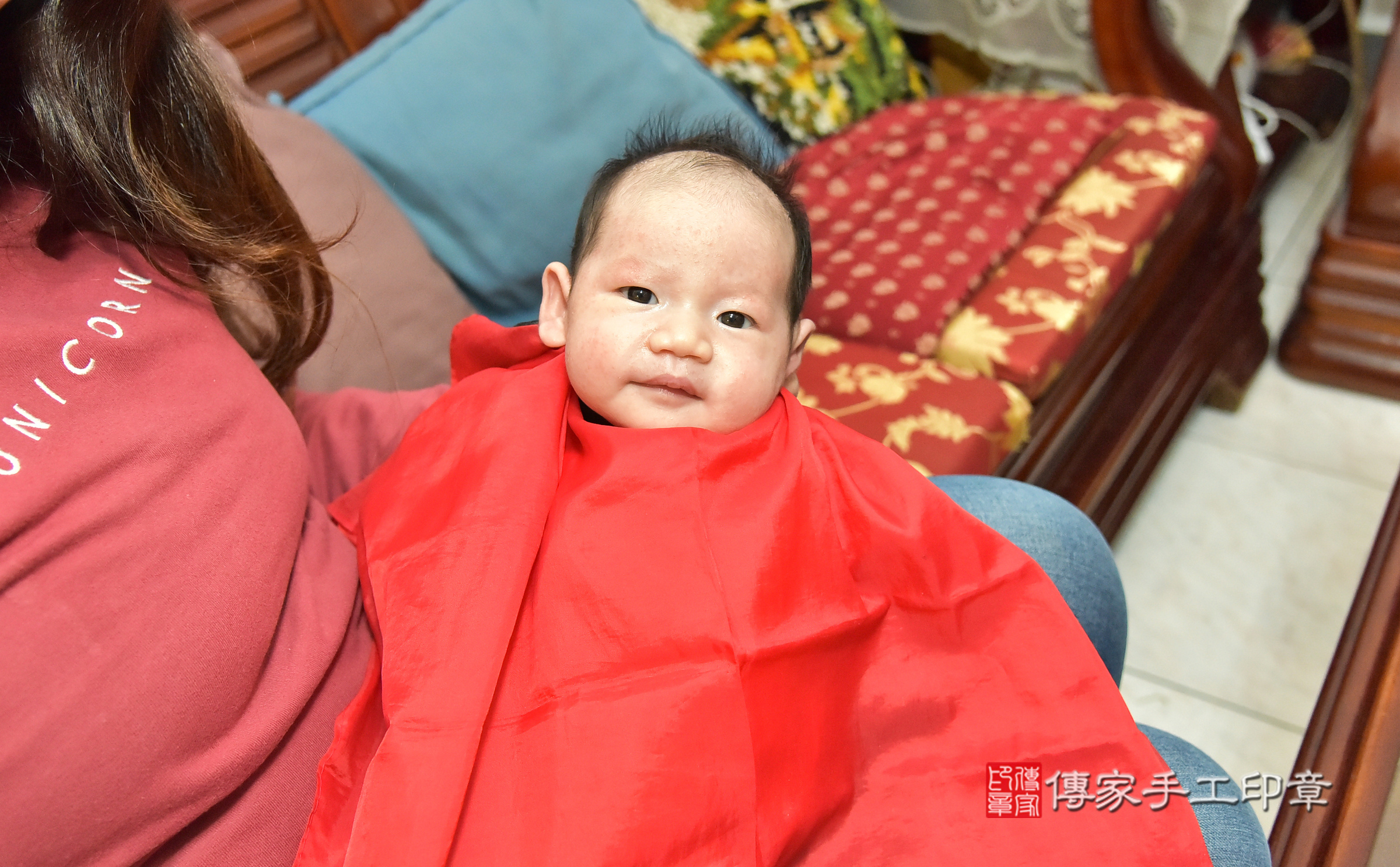 小涵寶寶(新北市三重區到府嬰兒小涵寶寶滿月剃頭理髮、到府嬰兒剃胎毛儀式吉祥話)。到府剃頭剃胎毛主持、專業拍照、證書。★購買「臍帶章、肚臍章、胎毛筆刷印章」贈送：剃頭、收涎、抓周，三選一。2025.1.16，照片19