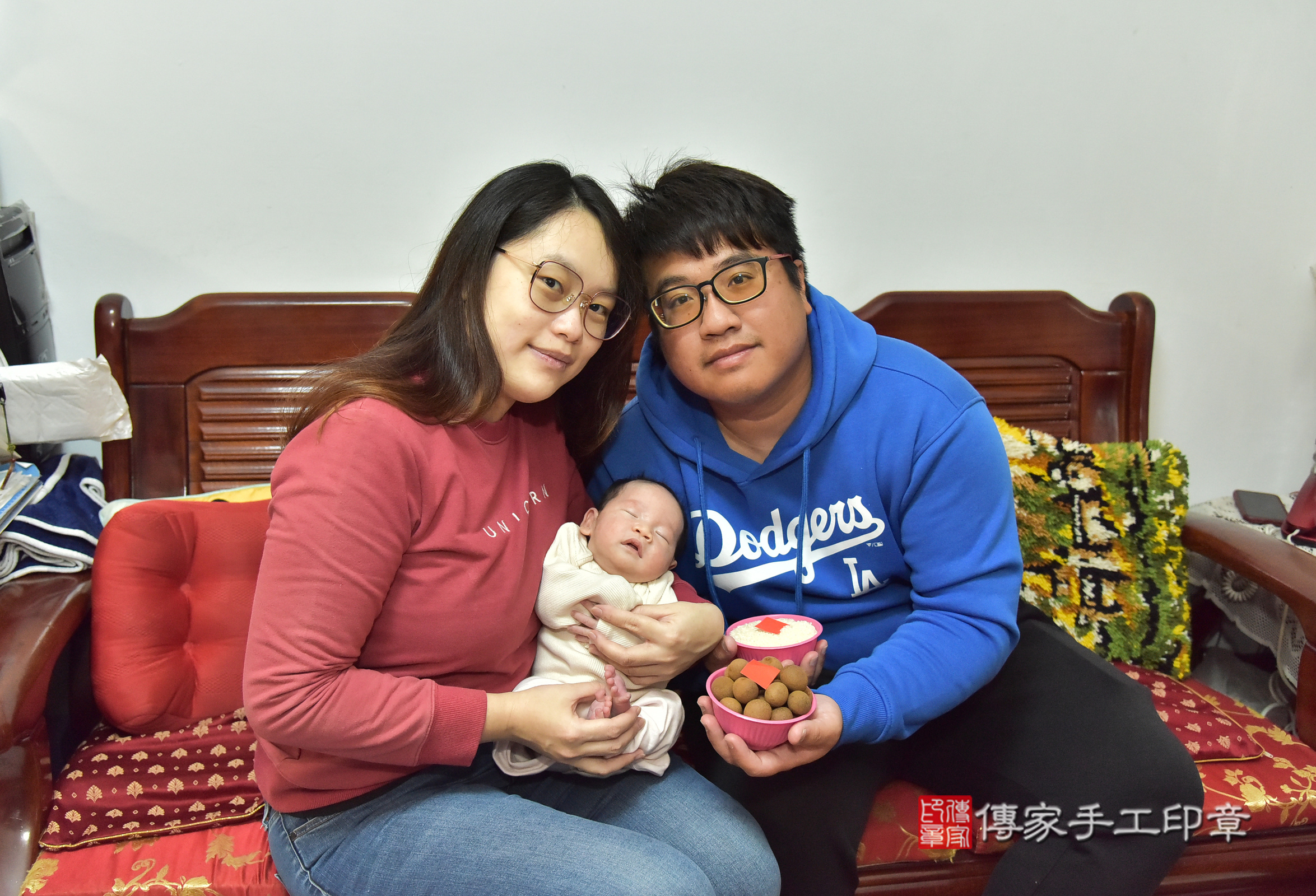 小涵寶寶(新北市三重區到府嬰兒小涵寶寶滿月剃頭理髮、到府嬰兒剃胎毛儀式吉祥話)。到府剃頭剃胎毛主持、專業拍照、證書。★購買「臍帶章、肚臍章、胎毛筆刷印章」贈送：剃頭、收涎、抓周，三選一。2025.1.16，照片8