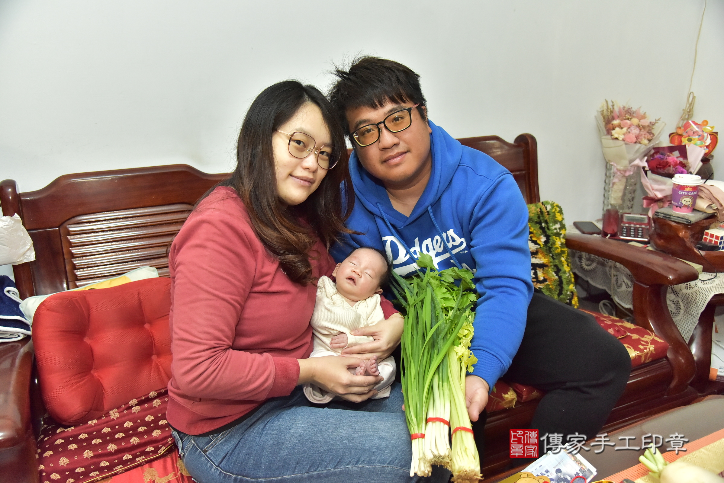 小涵寶寶(新北市三重區到府嬰兒小涵寶寶滿月剃頭理髮、到府嬰兒剃胎毛儀式吉祥話)。到府剃頭剃胎毛主持、專業拍照、證書。★購買「臍帶章、肚臍章、胎毛筆刷印章」贈送：剃頭、收涎、抓周，三選一。2025.1.16，照片13