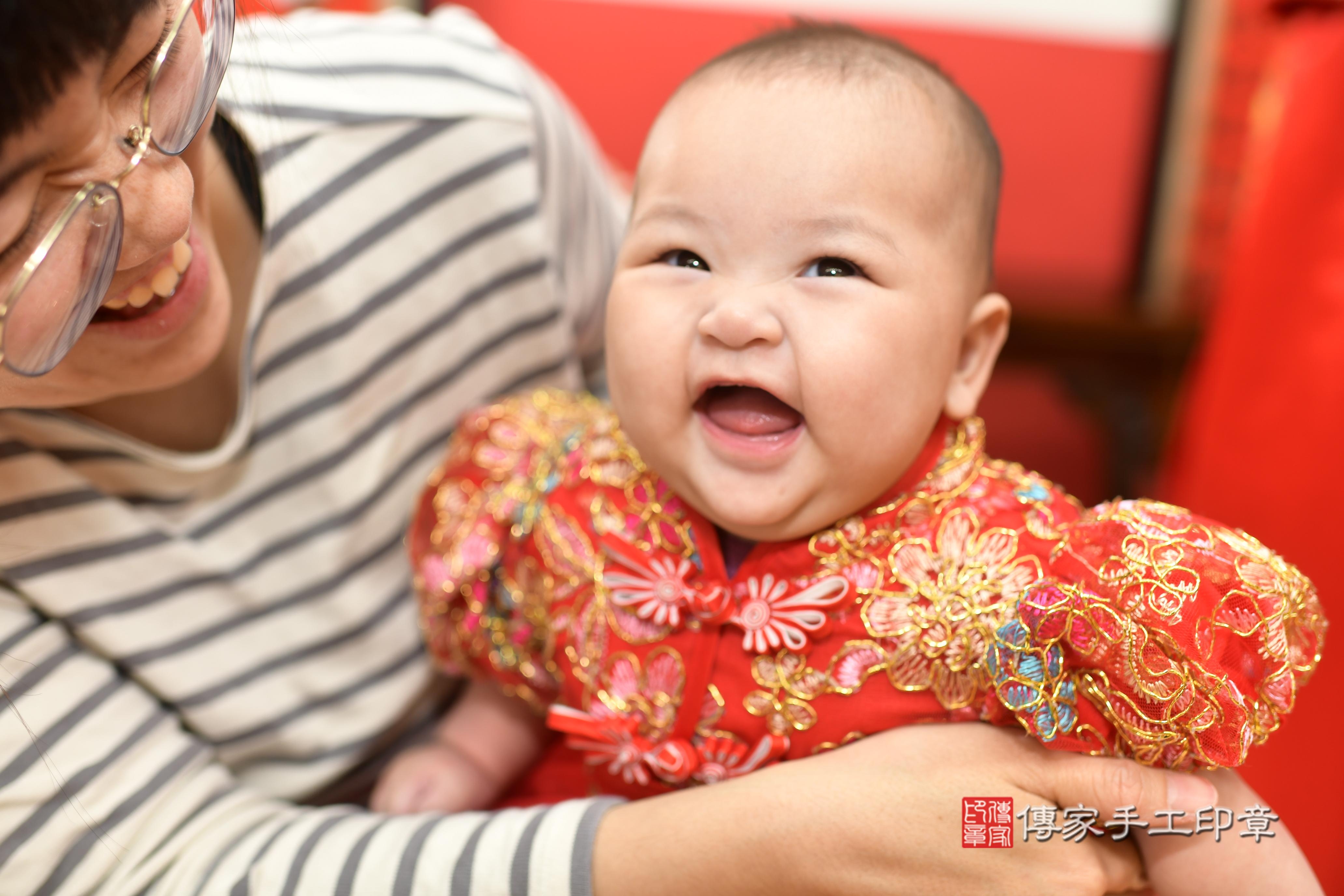 傳家手工印章高雄店、抓周、度脺、中國風會場、傳家嬰兒古禮、吉祥話、抓周道具物品24種、拍照。抓周證書。寶寶抓周、滿周歲、生日快樂、祝福
