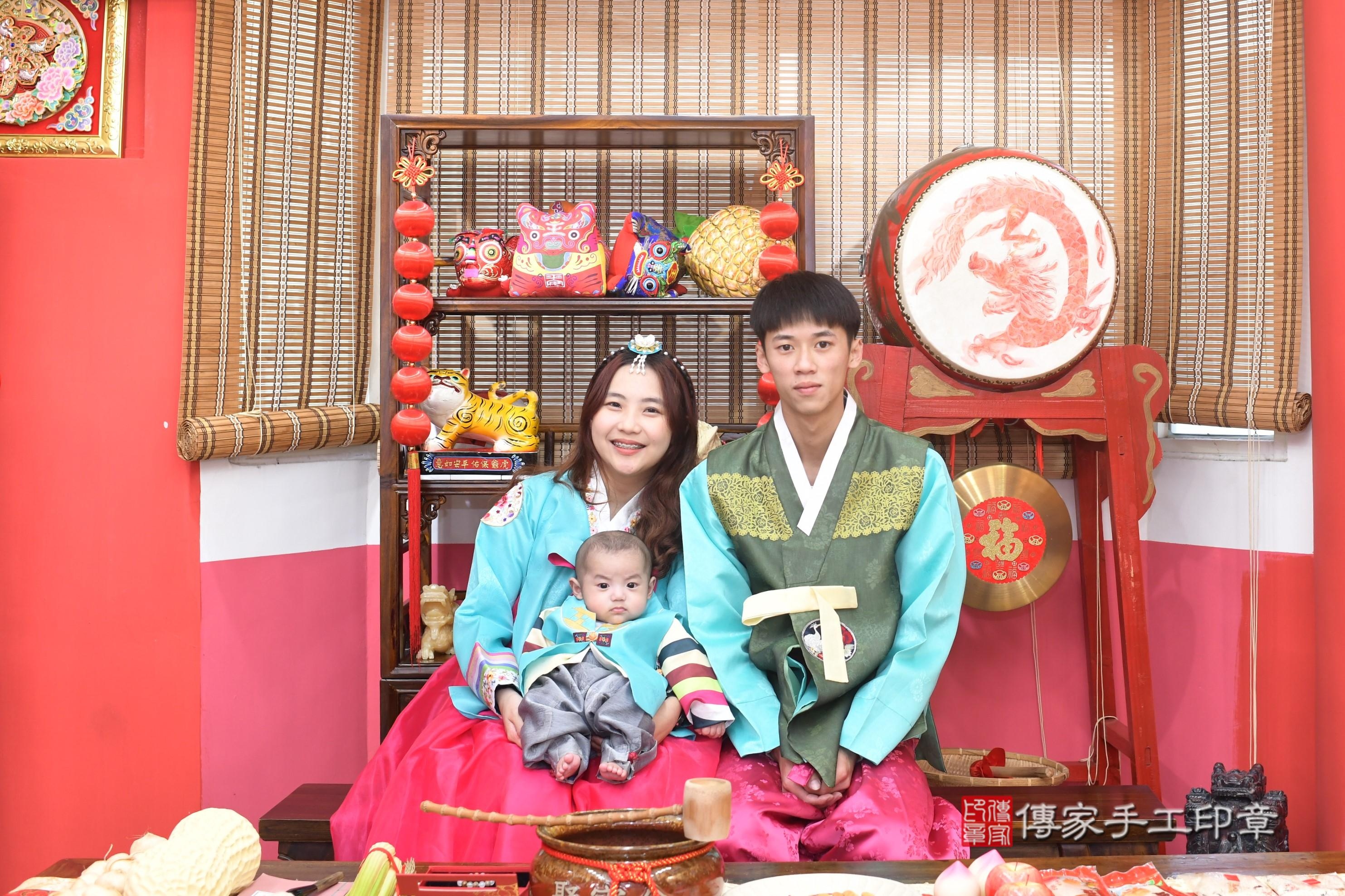 傳家手工印章高雄店、抓周、度脺、中國風會場、傳家嬰兒古禮、吉祥話、抓周道具物品24種、拍照。抓周證書。寶寶抓周、滿周歲、生日快樂、祝福