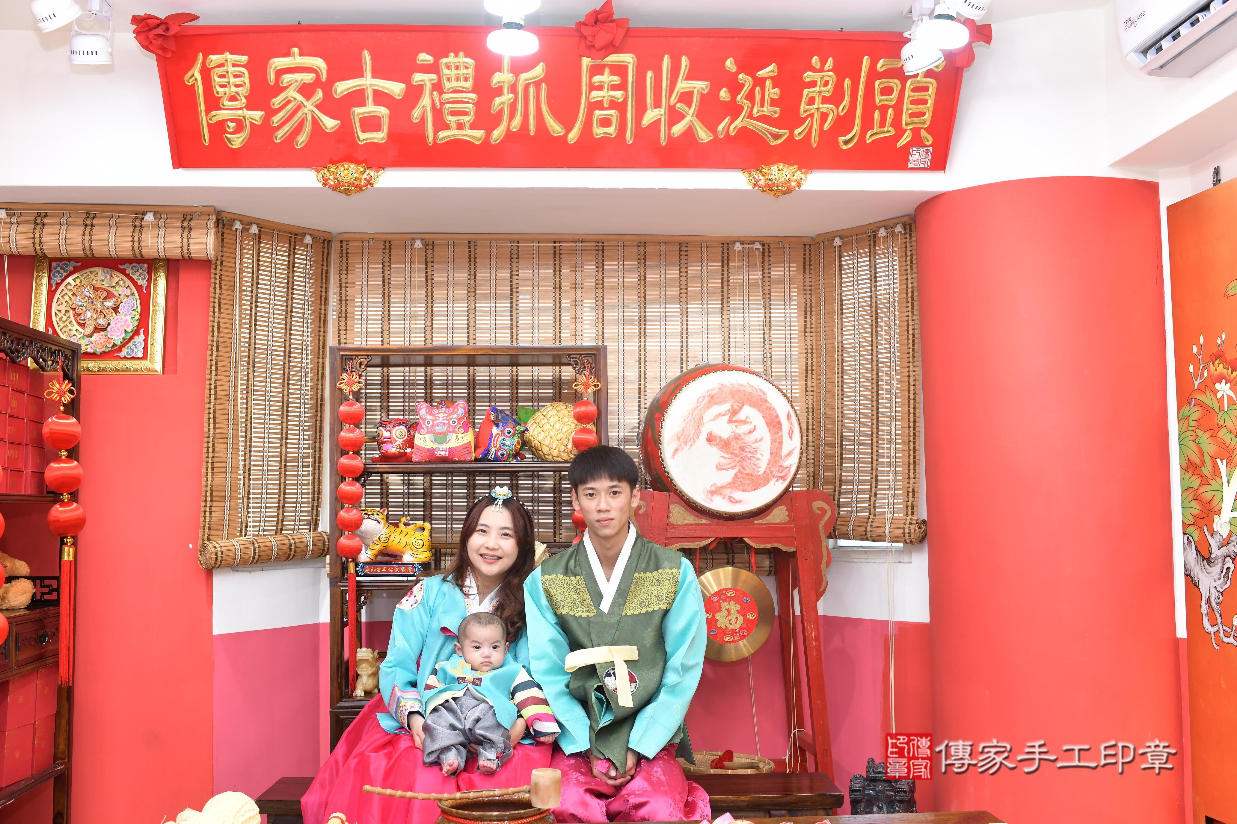 傳家手工印章高雄店、抓周、度脺、中國風會場、傳家嬰兒古禮、吉祥話、抓周道具物品24種、拍照。抓周證書。寶寶抓周、滿周歲、生日快樂、祝福