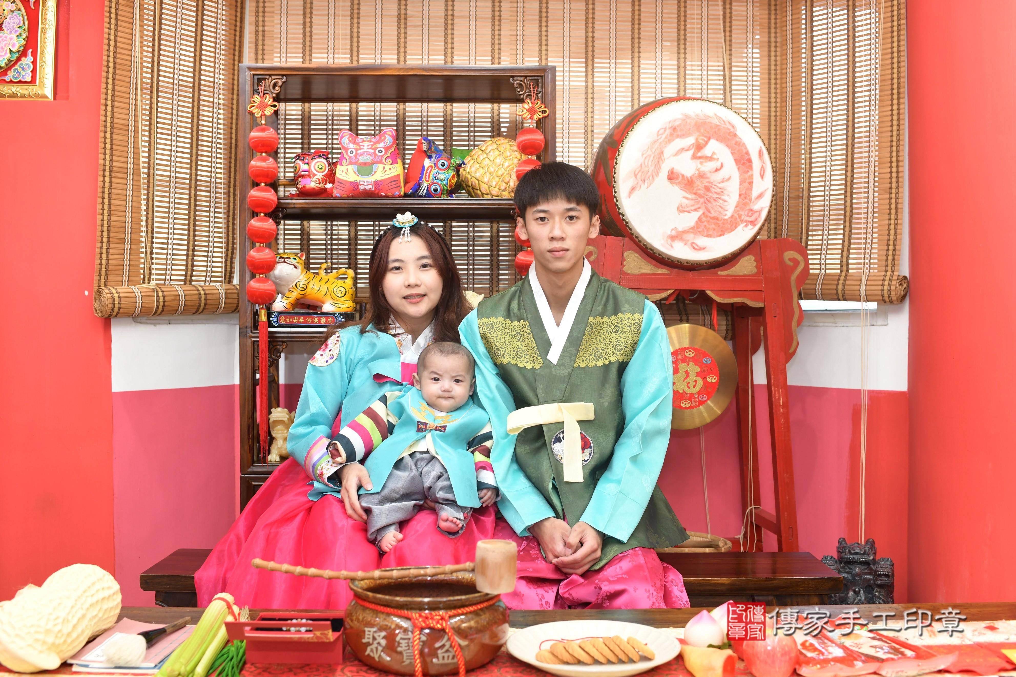 傳家手工印章高雄店、抓周、度脺、中國風會場、傳家嬰兒古禮、吉祥話、抓周道具物品24種、拍照。抓周證書。寶寶抓周、滿周歲、生日快樂、祝福