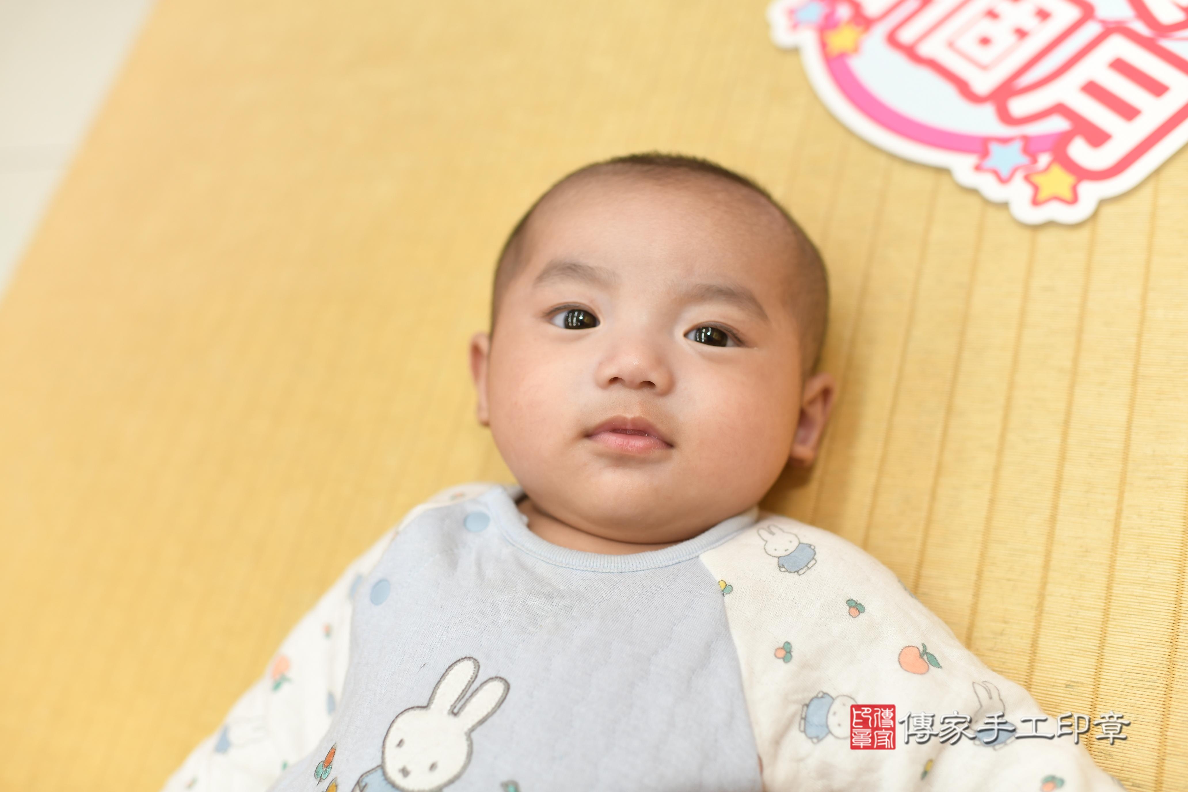 傳家手工印章高雄店、抓周、度脺、中國風會場、傳家嬰兒古禮、吉祥話、抓周道具物品24種、拍照。抓周證書。寶寶抓周、滿周歲、生日快樂、祝福