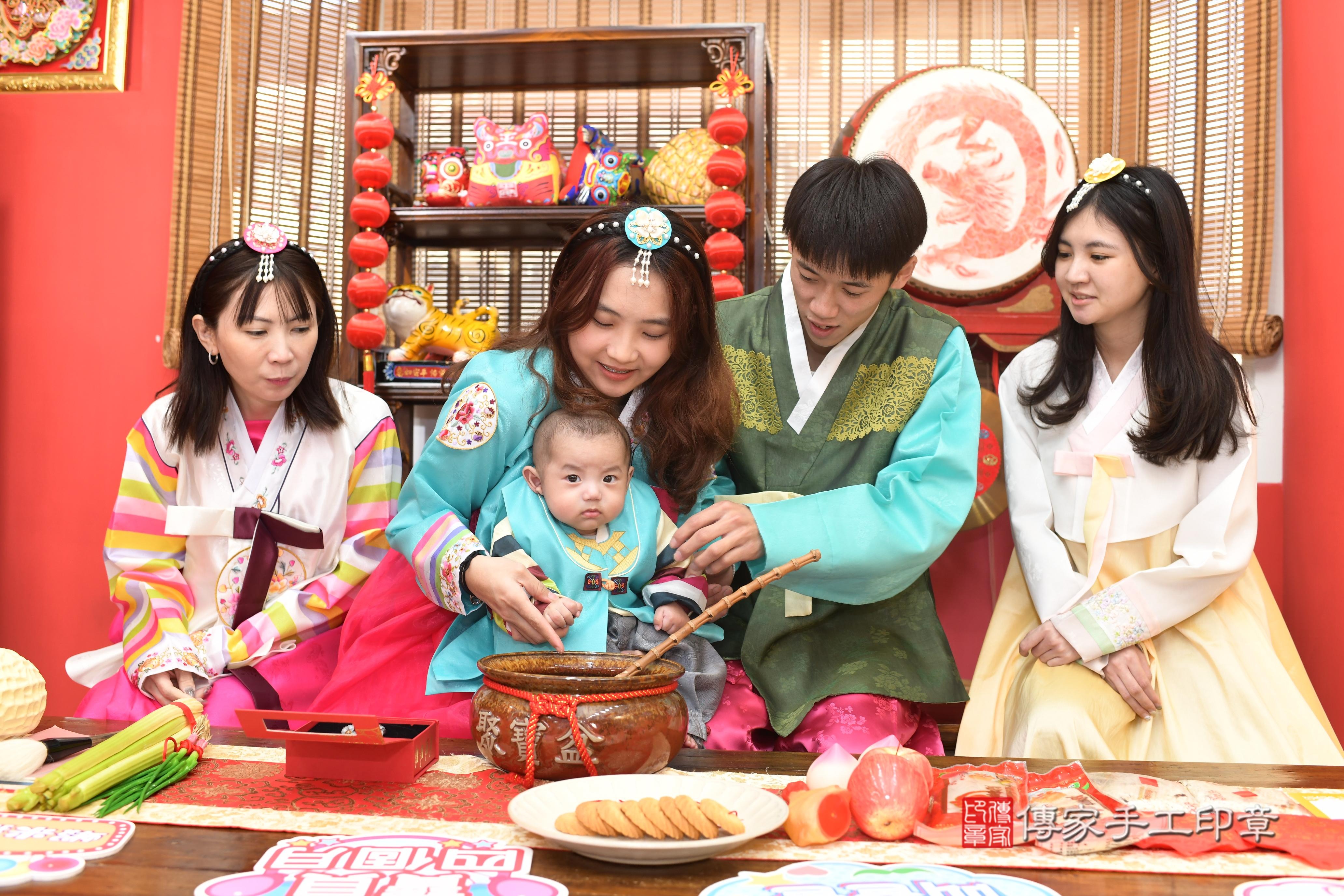 傳家手工印章高雄店、抓周、度脺、中國風會場、傳家嬰兒古禮、吉祥話、抓周道具物品24種、拍照。抓周證書。寶寶抓周、滿周歲、生日快樂、祝福