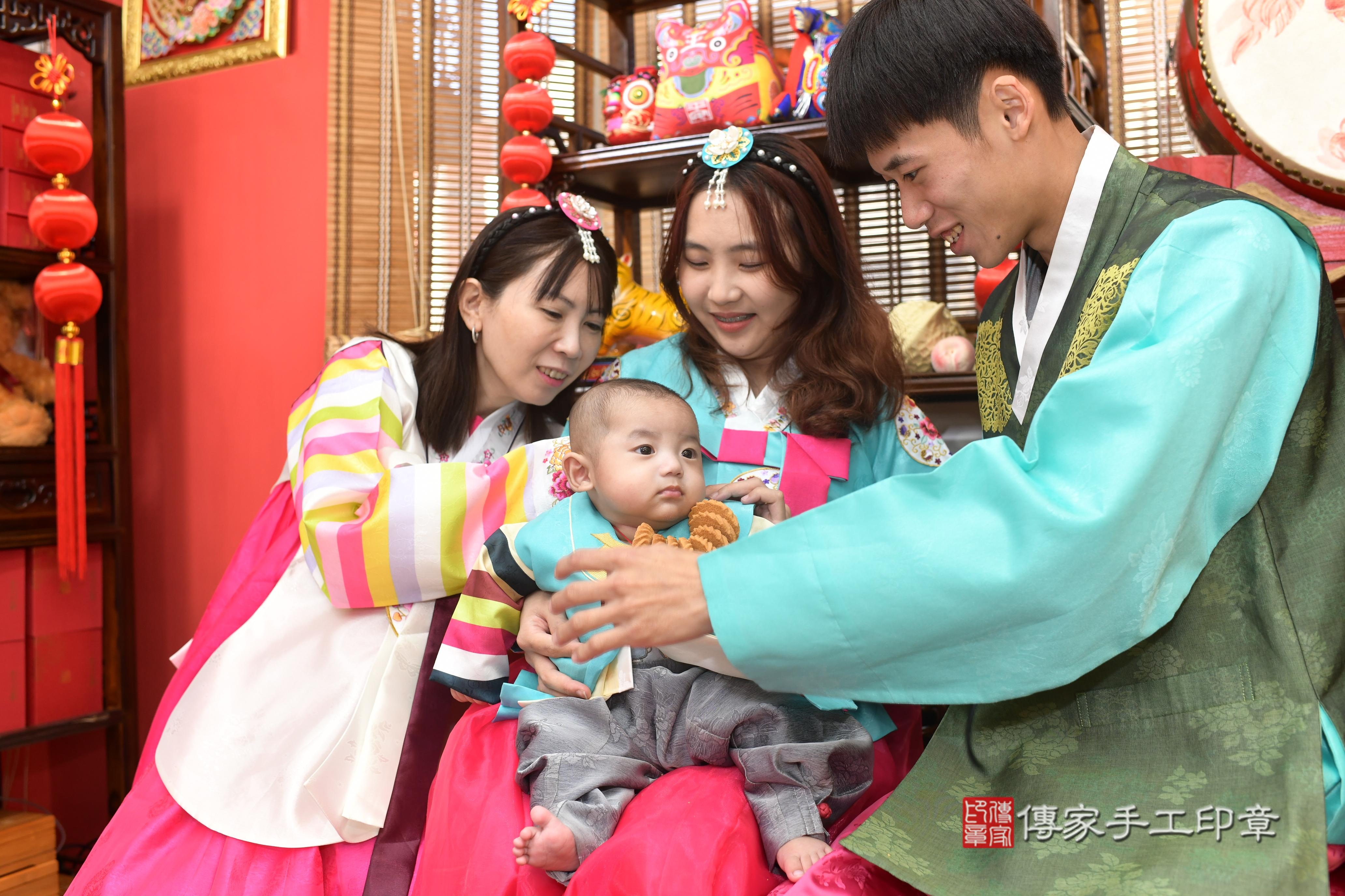 傳家手工印章高雄店、抓周、度脺、中國風會場、傳家嬰兒古禮、吉祥話、抓周道具物品24種、拍照。抓周證書。寶寶抓周、滿周歲、生日快樂、祝福