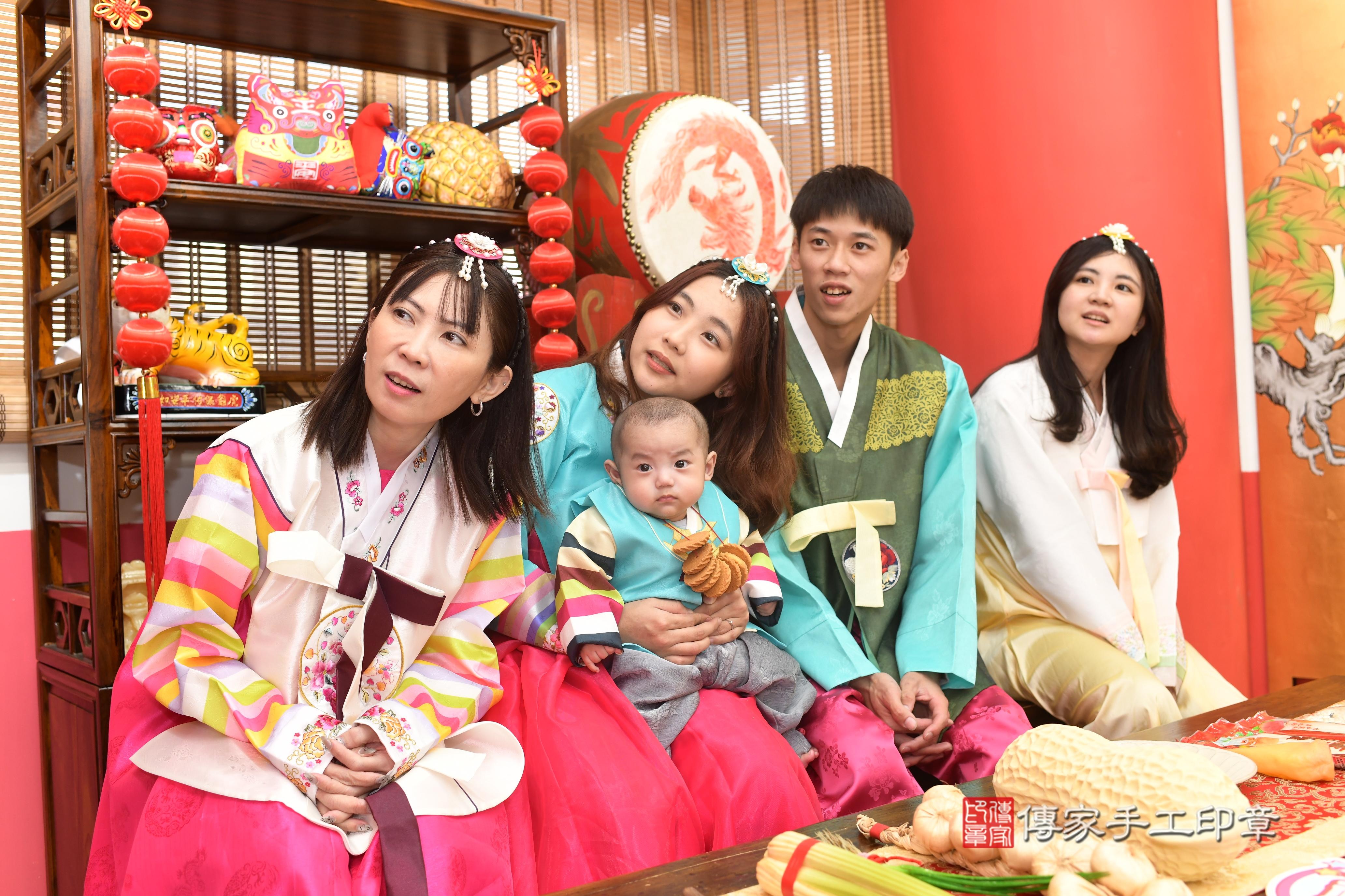 傳家手工印章高雄店、抓周、度脺、中國風會場、傳家嬰兒古禮、吉祥話、抓周道具物品24種、拍照。抓周證書。寶寶抓周、滿周歲、生日快樂、祝福