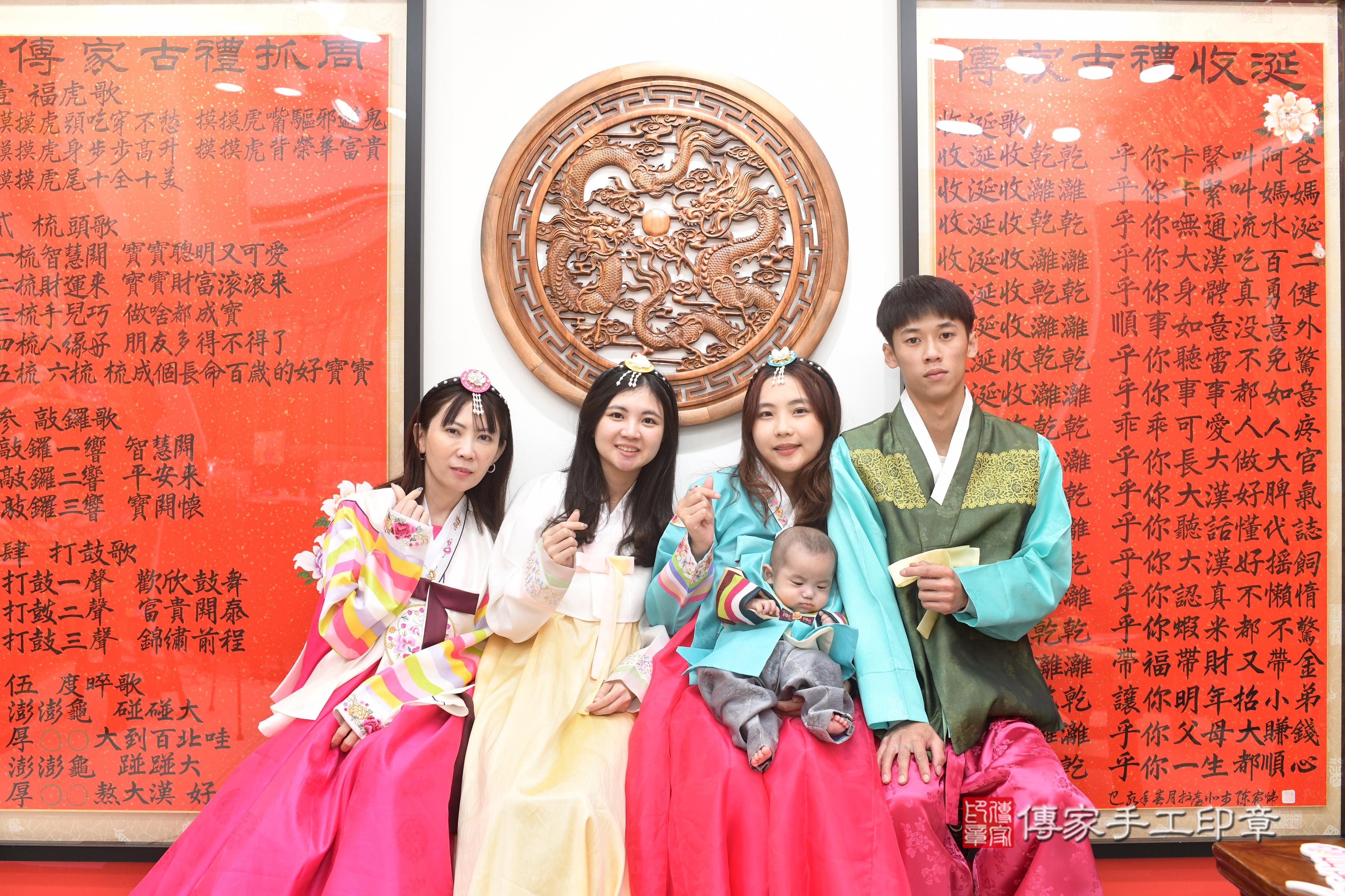 傳家手工印章高雄店、抓周、度脺、中國風會場、傳家嬰兒古禮、吉祥話、抓周道具物品24種、拍照。抓周證書。寶寶抓周、滿周歲、生日快樂、祝福