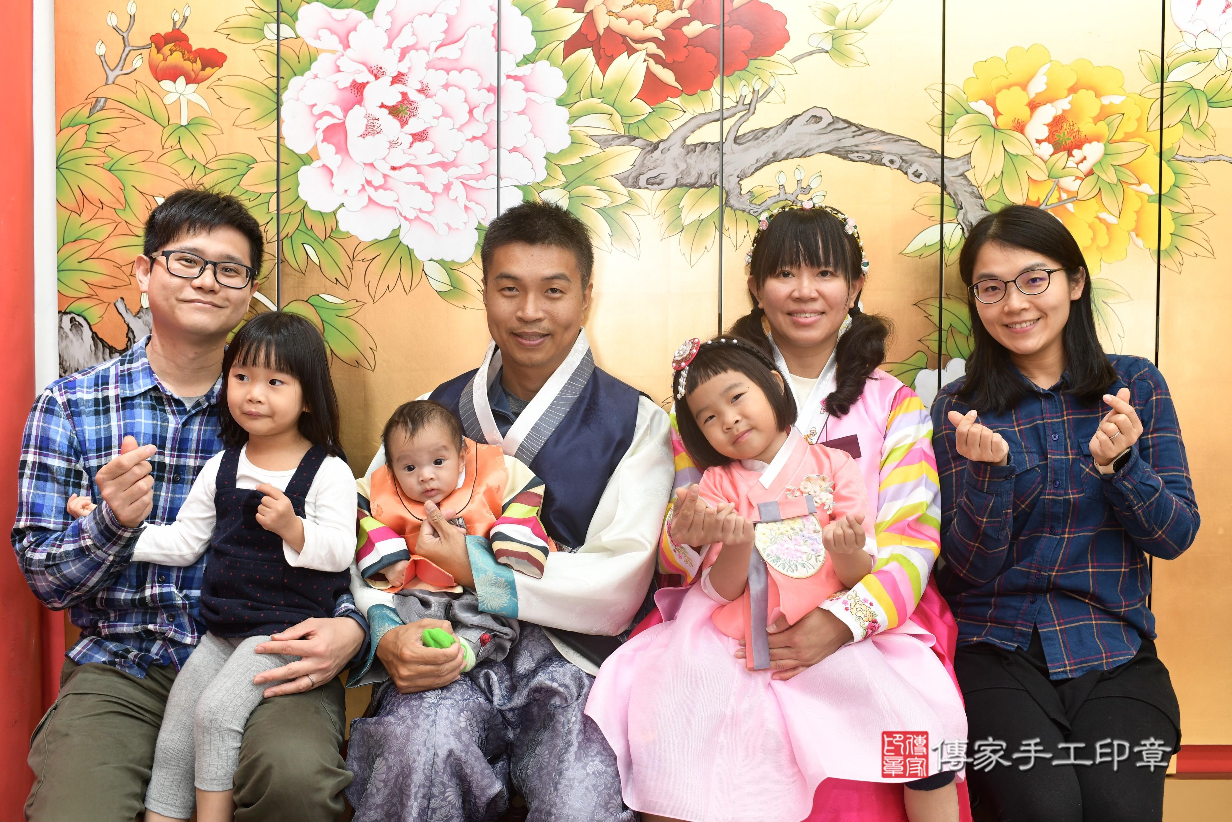 傳家手工印章高雄店、抓周、度脺、中國風會場、傳家嬰兒古禮、吉祥話、抓周道具物品24種、拍照。抓周證書。寶寶抓周、滿周歲、生日快樂、祝福