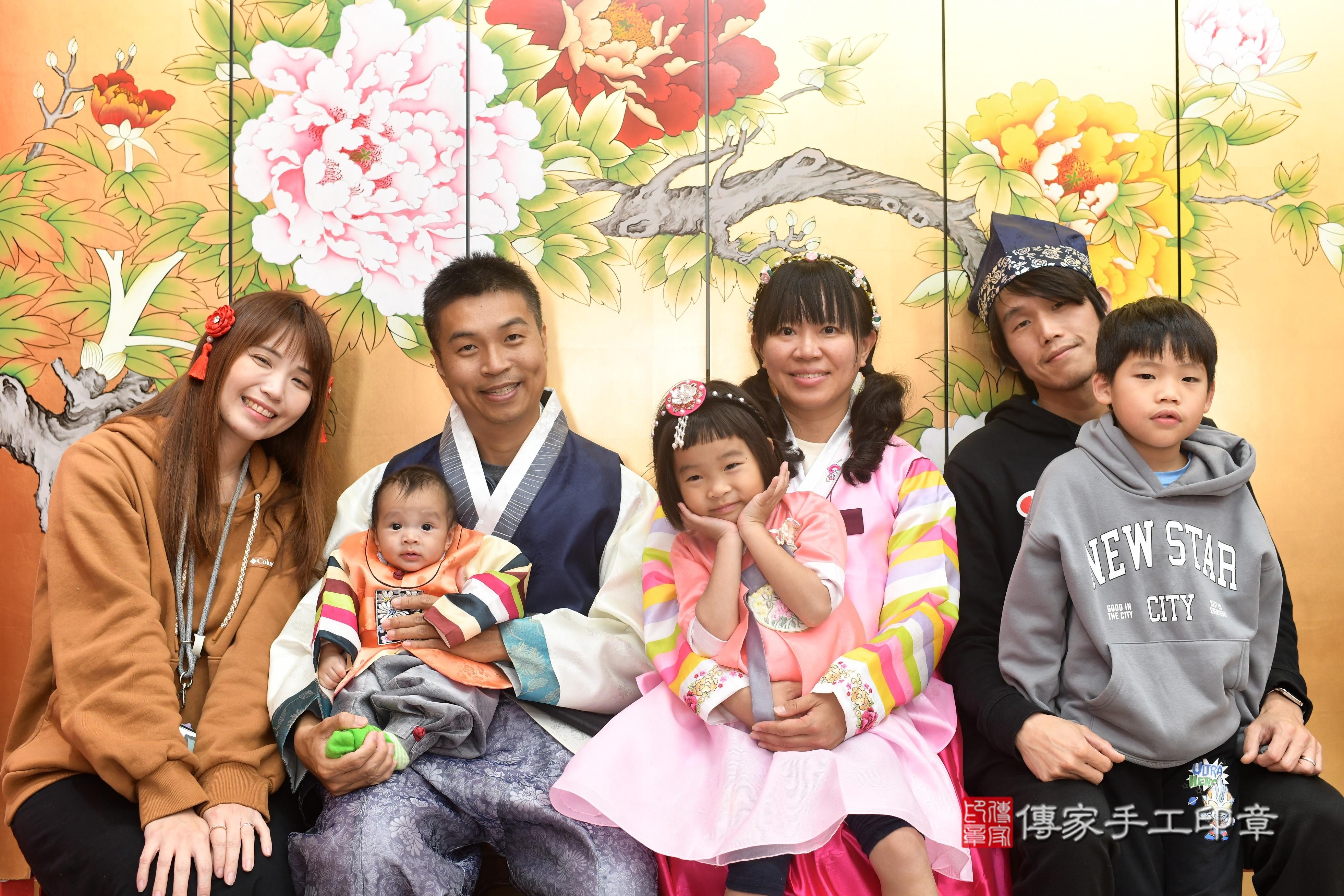 傳家手工印章高雄店、抓周、度脺、中國風會場、傳家嬰兒古禮、吉祥話、抓周道具物品24種、拍照。抓周證書。寶寶抓周、滿周歲、生日快樂、祝福