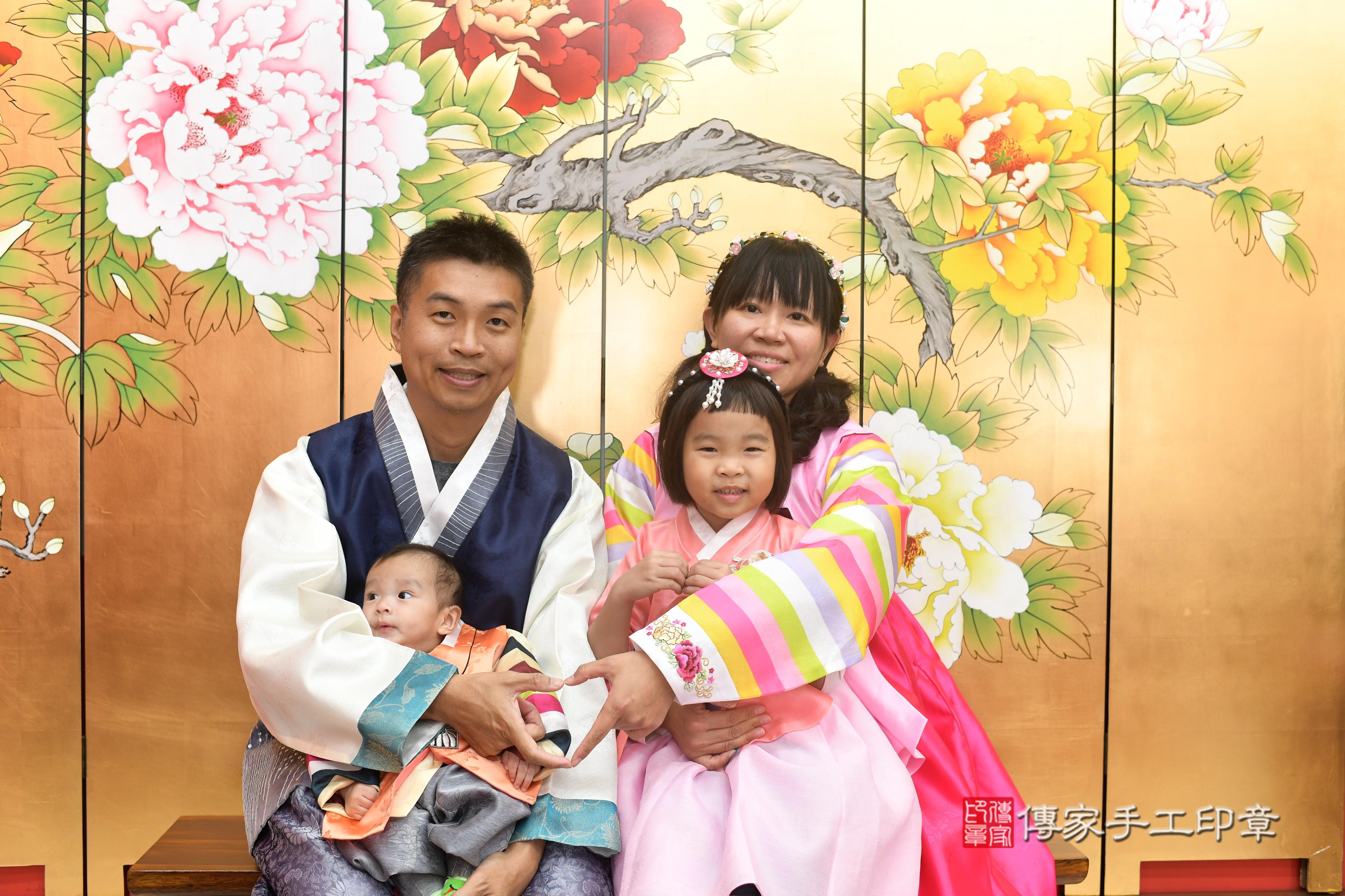 傳家手工印章高雄店、抓周、度脺、中國風會場、傳家嬰兒古禮、吉祥話、抓周道具物品24種、拍照。抓周證書。寶寶抓周、滿周歲、生日快樂、祝福