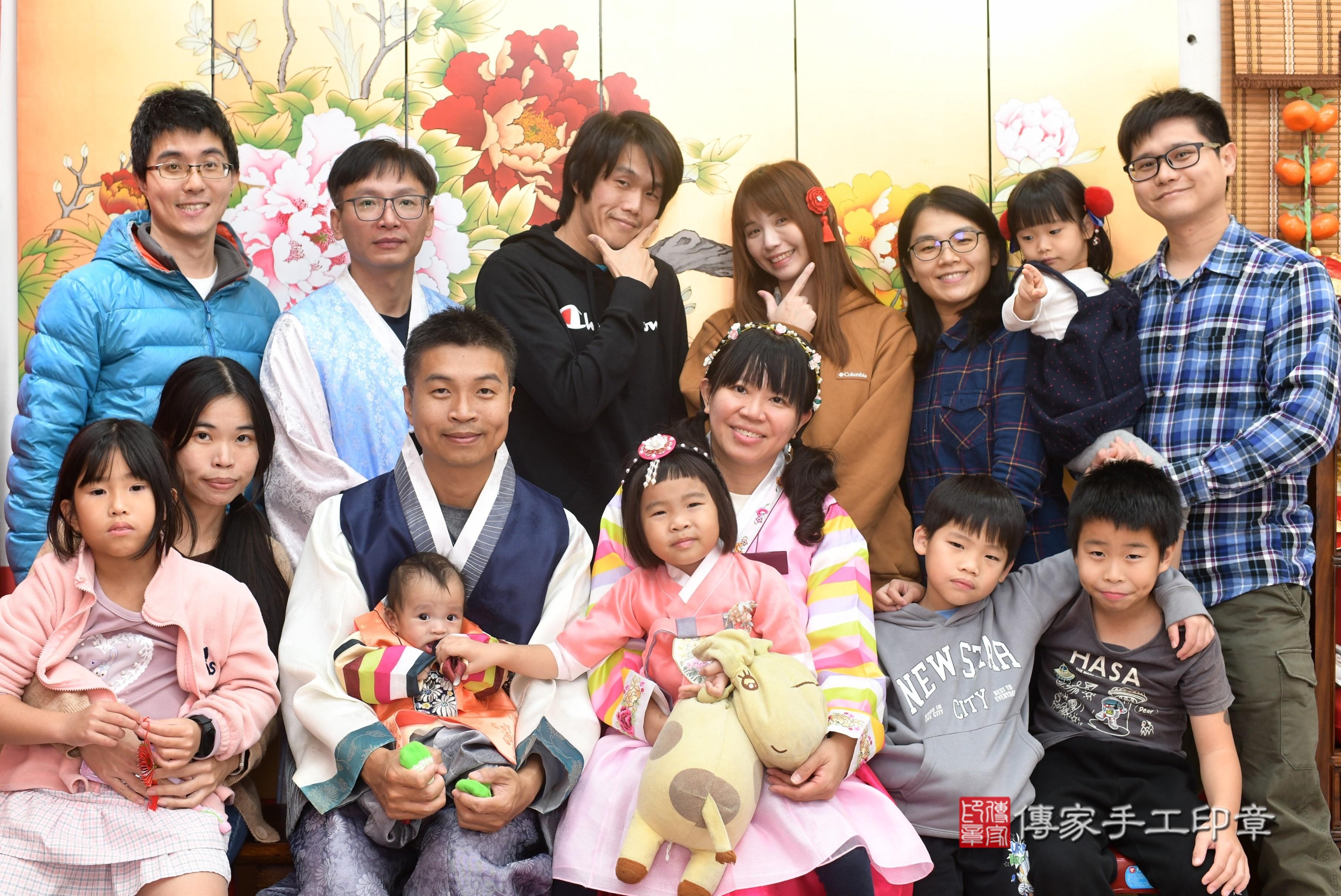 傳家手工印章高雄店、抓周、度脺、中國風會場、傳家嬰兒古禮、吉祥話、抓周道具物品24種、拍照。抓周證書。寶寶抓周、滿周歲、生日快樂、祝福