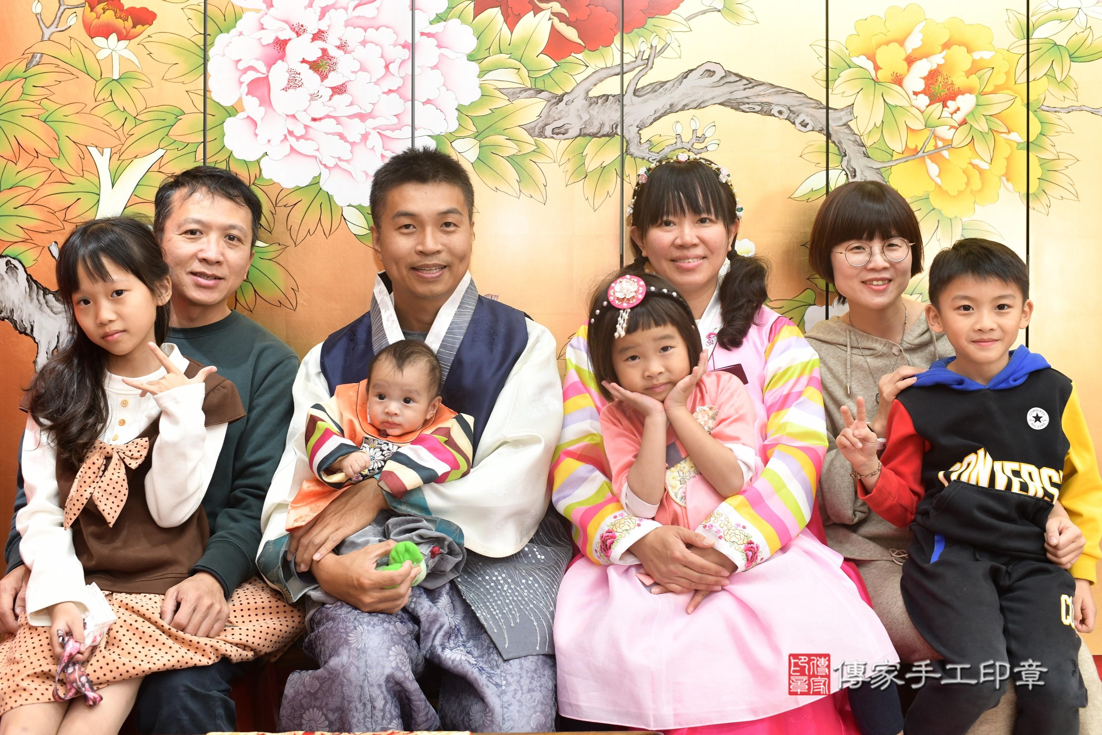 傳家手工印章高雄店、抓周、度脺、中國風會場、傳家嬰兒古禮、吉祥話、抓周道具物品24種、拍照。抓周證書。寶寶抓周、滿周歲、生日快樂、祝福