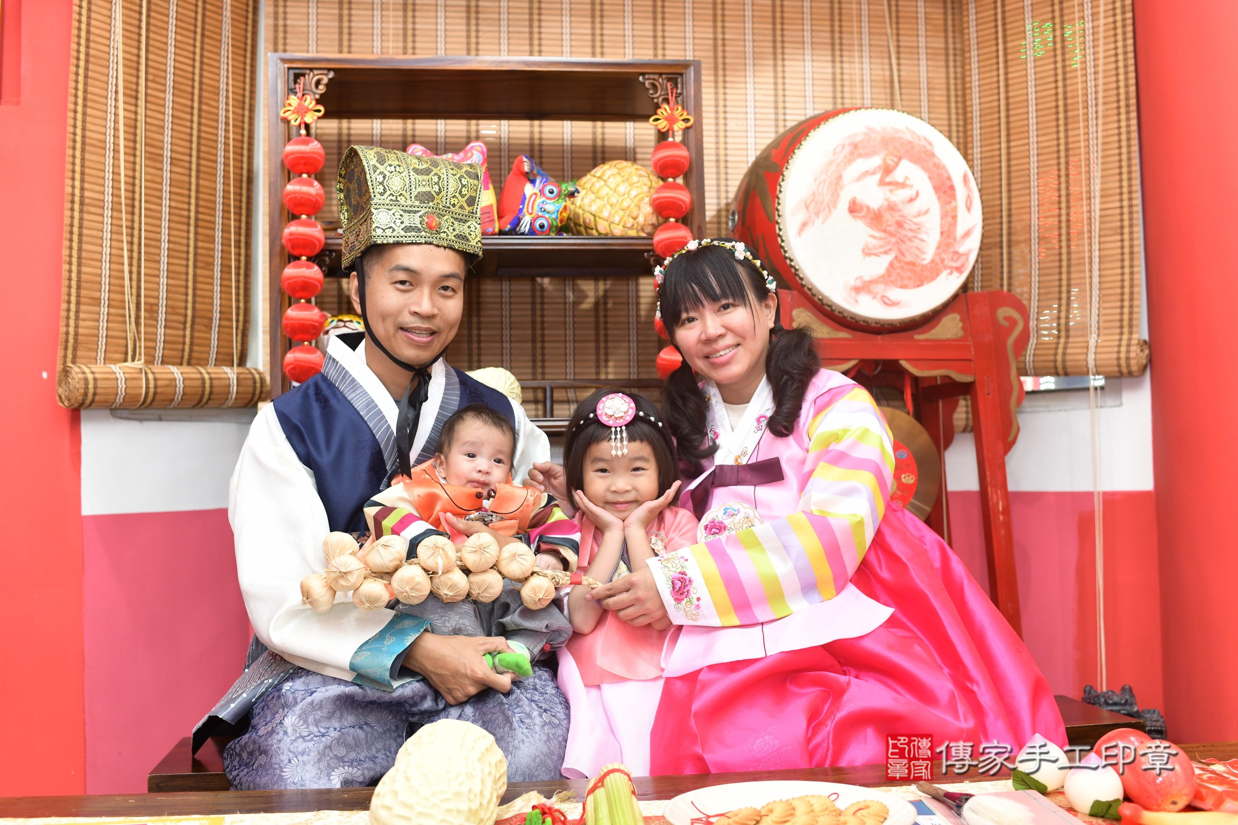傳家手工印章高雄店、抓周、度脺、中國風會場、傳家嬰兒古禮、吉祥話、抓周道具物品24種、拍照。抓周證書。寶寶抓周、滿周歲、生日快樂、祝福